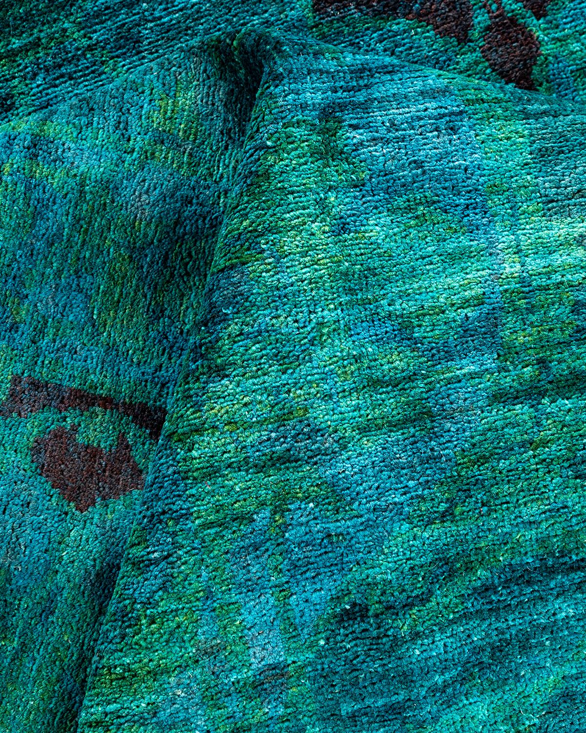 Contemporary Overdyed Hand Knotted Wool Green Area Rug (tapis en laine surteinte nouée à la main) en vente 1