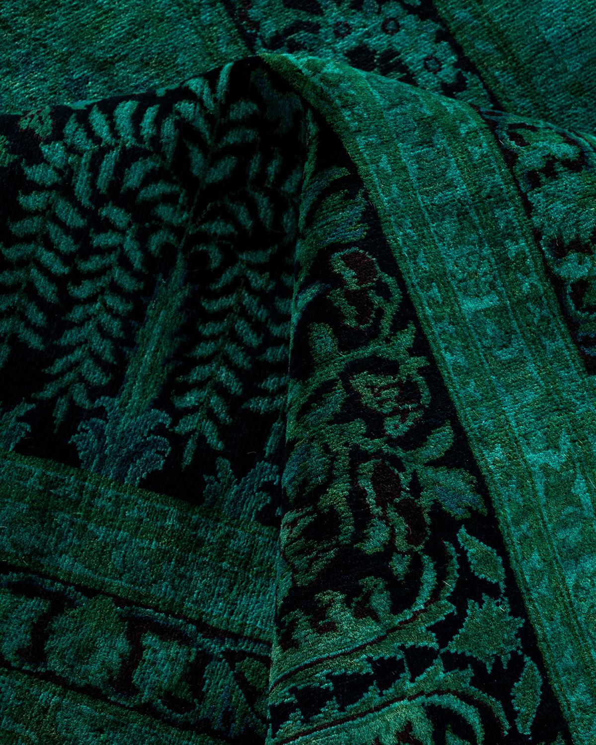 Contemporary Overdyed Hand Knotted Wool Green Area Rug (tapis en laine surteinte nouée à la main) en vente 1