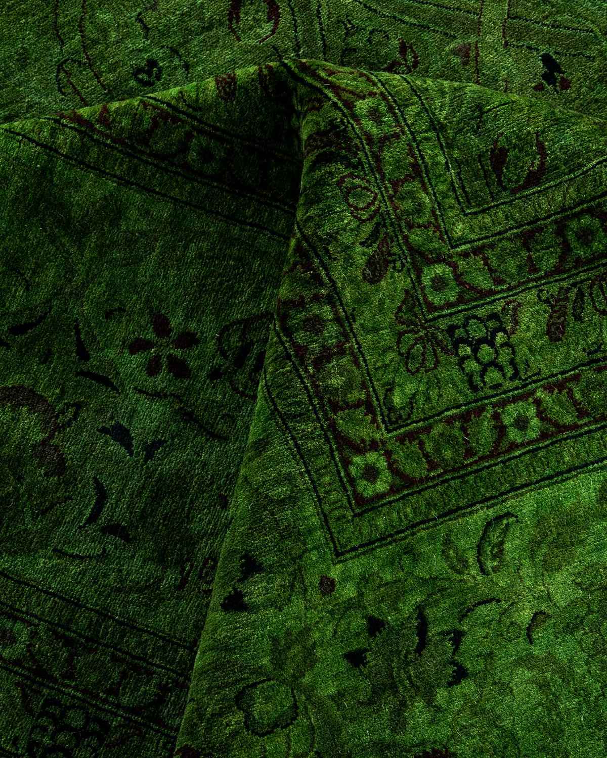 Contemporary Overdyed Hand Knotted Wool Green Area Rug (tapis en laine surteinte nouée à la main) en vente 1