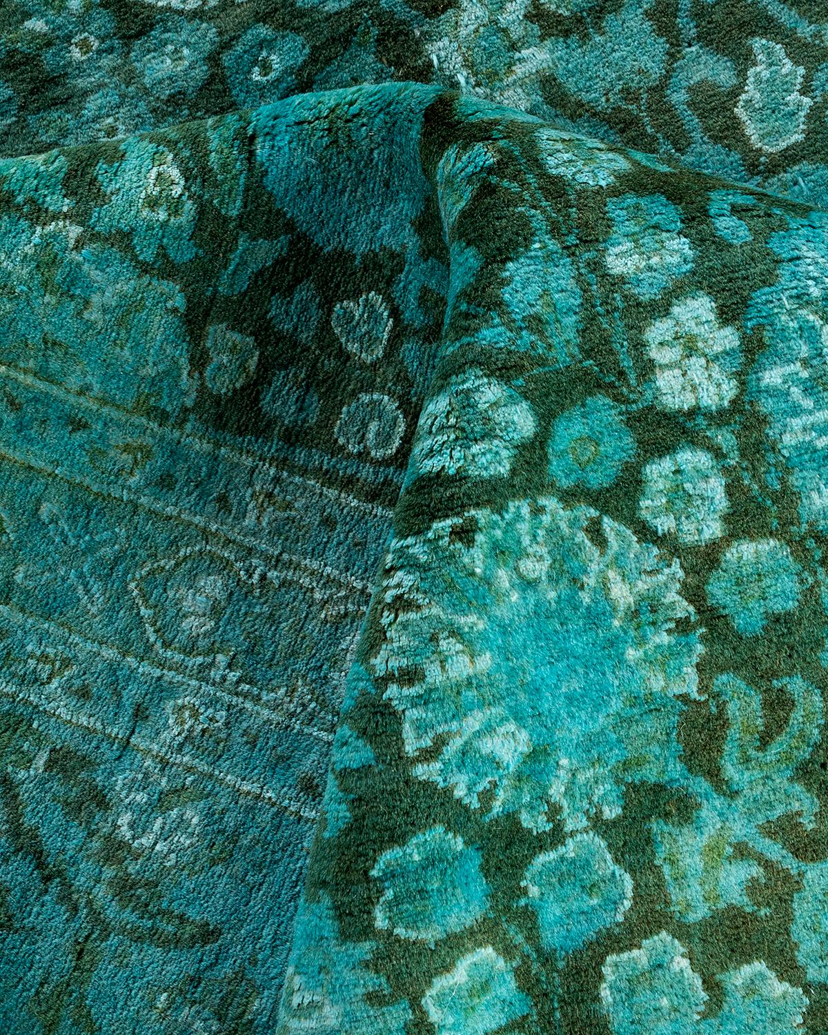 Contemporary Overdyed Hand Knotted Wool Green Area Rug (tapis en laine surteinte nouée à la main) en vente 1