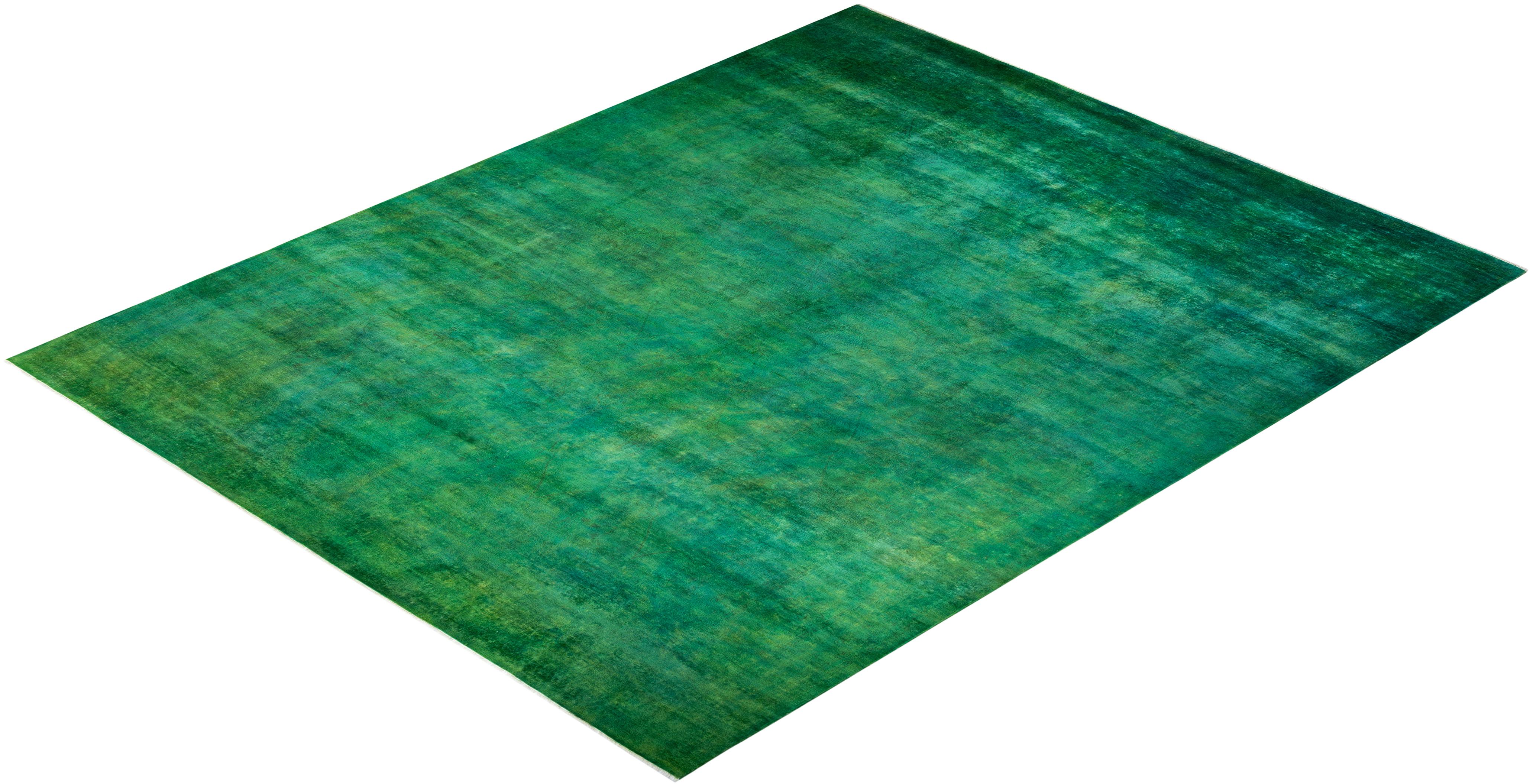 Contemporary Overdyed Hand Knotted Wool Green Area Rug (tapis en laine surteinte nouée à la main) 2