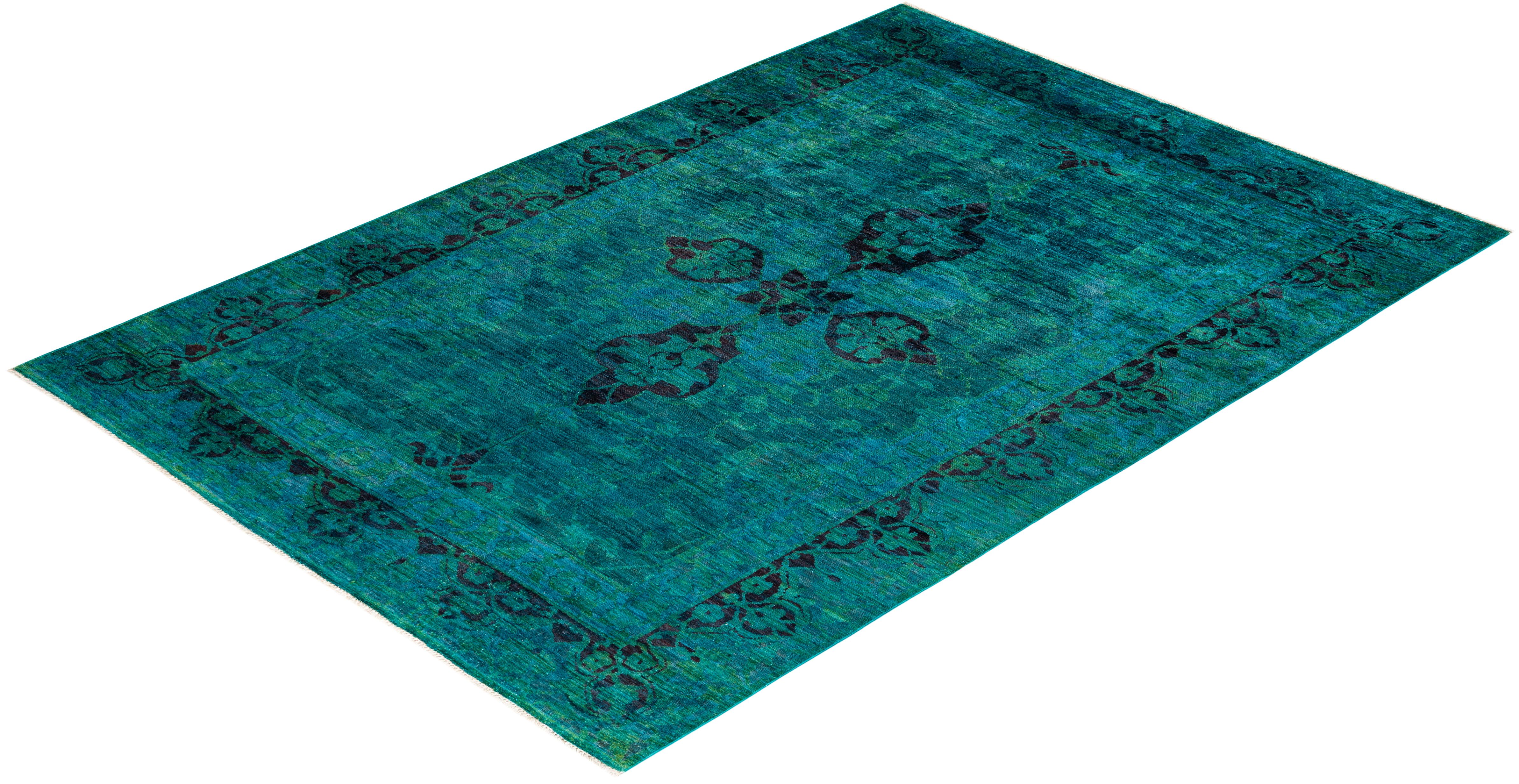 Contemporary Overdyed Hand Knotted Wool Green Area Rug (tapis en laine surteinte nouée à la main) en vente 2