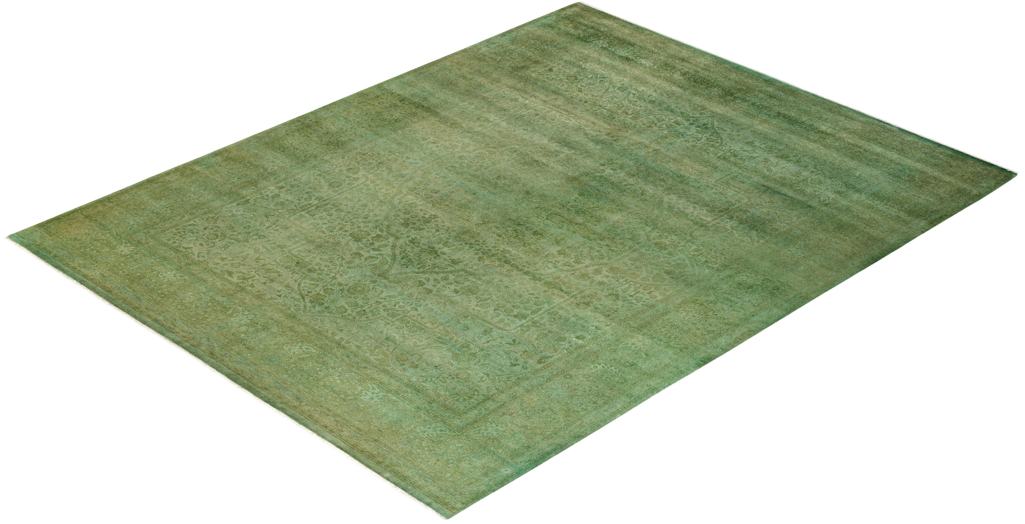 Contemporary Overdyed Hand Knots Rugs (Tappeto di lana verde) in vendita 2