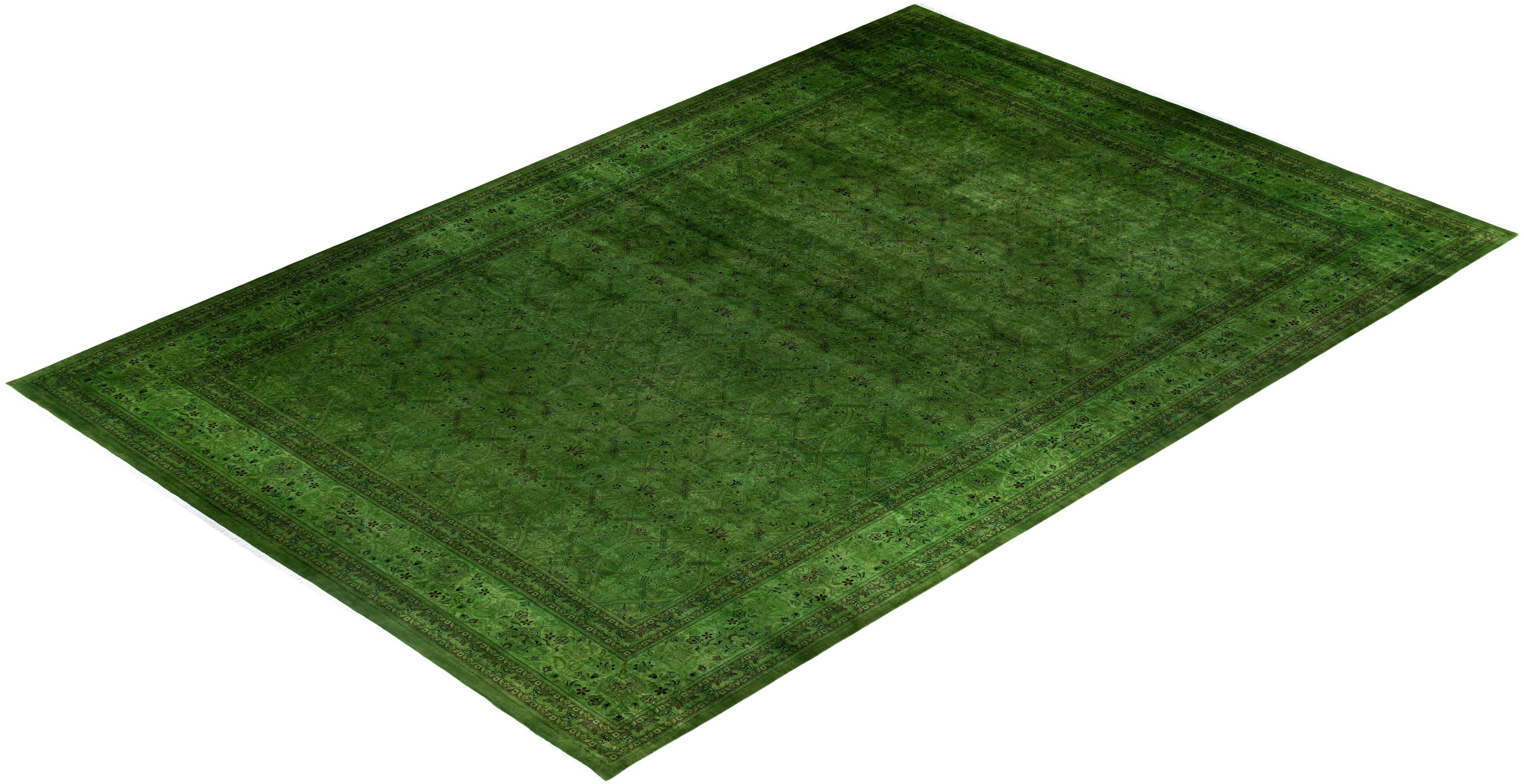 Contemporary Overdyed Hand Knotted Wool Green Area Rug (tapis en laine surteinte nouée à la main) en vente 2