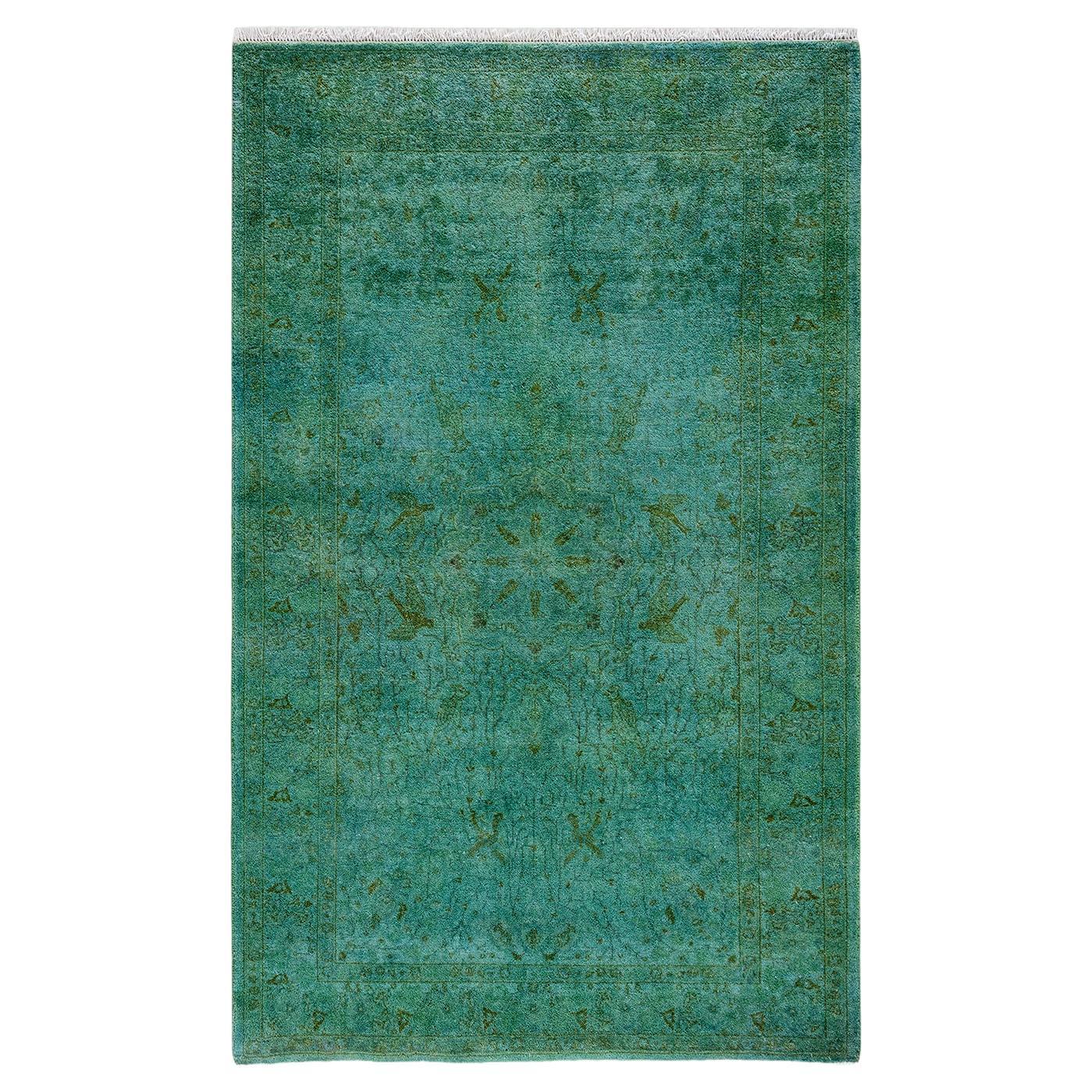 Contemporary Overdyed Hand Knotted Wool Green Area Rug (tapis en laine surteinte nouée à la main)