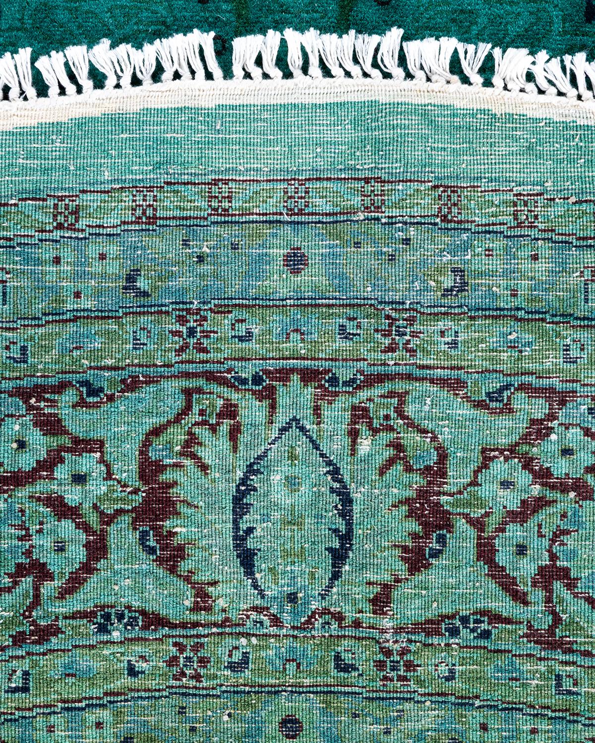 Contemporary Overdyed Hand Knotted Wool Green Round Area Rug (21. Jahrhundert und zeitgenössisch) im Angebot
