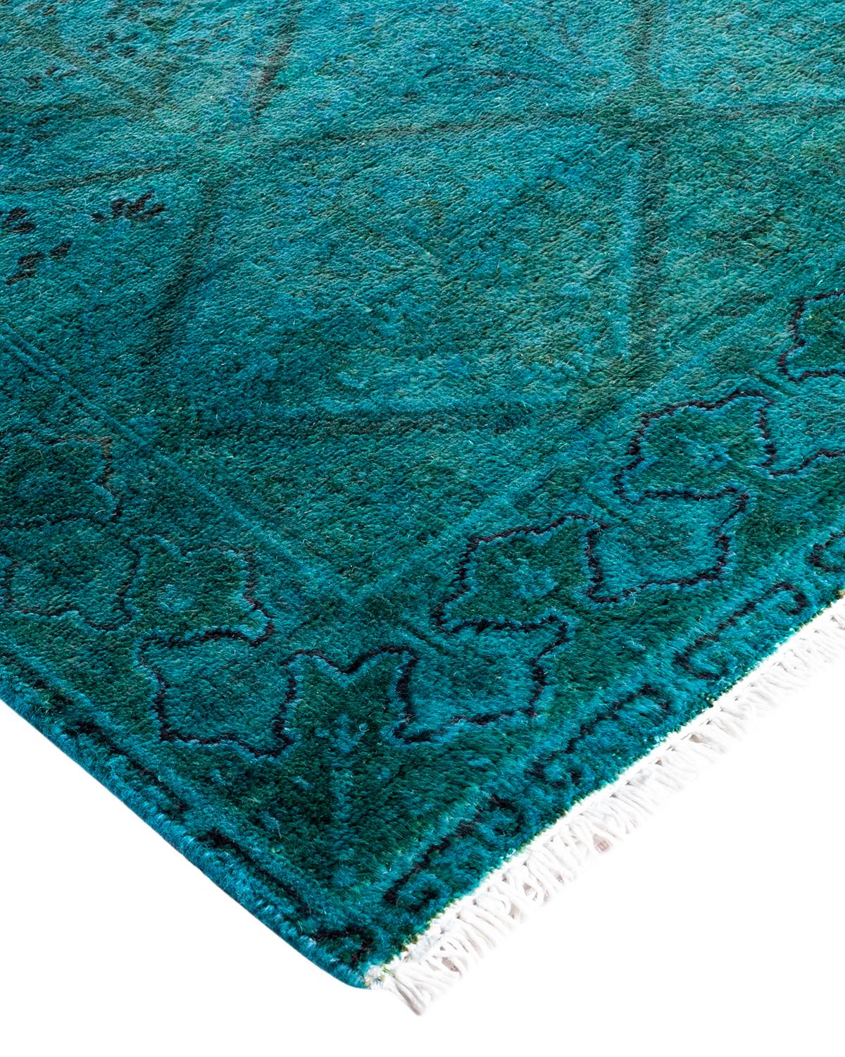 I tappeti Vibrance rappresentano il classico con un tocco di classe: motivi tradizionali sovratinti con colori brillanti. Ogni tappeto annodato a mano viene lavato con una tintura botanica 100% naturale che rivela le sfumature nascoste degli am