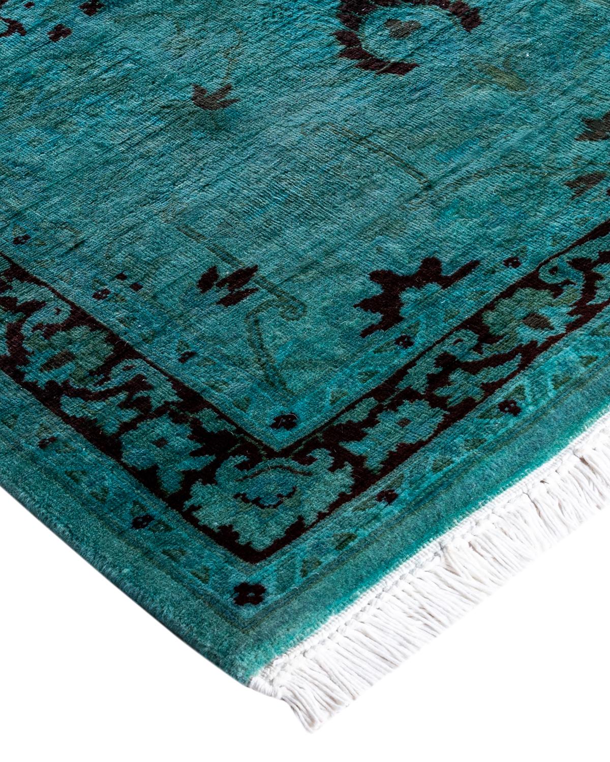 Vibrance-Teppiche sind der Inbegriff von Klassik mit Pfiff: traditionelle Muster in leuchtenden Farben gefärbt. Jeder handgeknüpfte Teppich wird mit einem 100 % natürlichen botanischen Farbstoff gewaschen, der verborgene Nuancen in den Mustern
