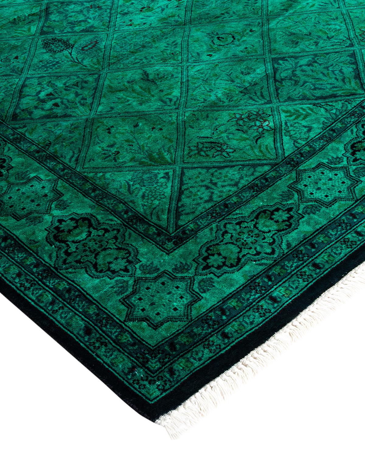 Las alfombras Vibrance son la personificación de lo clásico con un toque especial: motivos tradicionales teñidos de colores brillantes. Cada alfombra anudada a mano se lava con un tinte botánico 100% natural que revela matices ocultos en los
