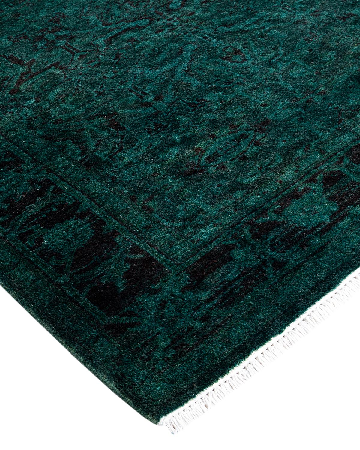 Vibrance-Teppiche sind der Inbegriff von Klassik mit Pfiff: traditionelle Muster in leuchtenden Farben gefärbt. Jeder handgeknüpfte Teppich wird mit einem 100 % natürlichen botanischen Farbstoff gewaschen, der verborgene Nuancen in den Mustern