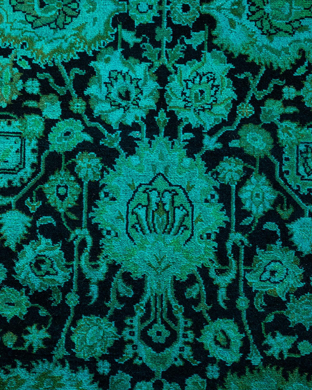 Pakistanais Chemin de table contemporain en laine surteinte nouée à la main, de couleur verte en vente