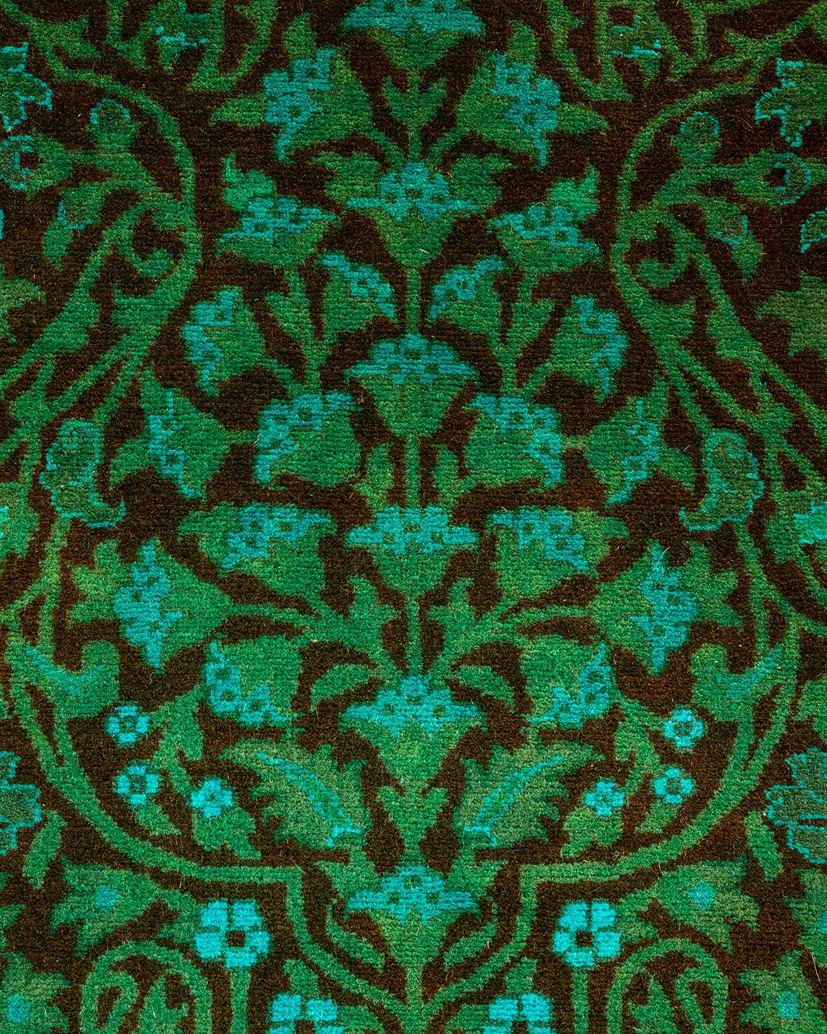 Pakistanais Chemin de table contemporain en laine surteinte nouée à la main, de couleur verte en vente