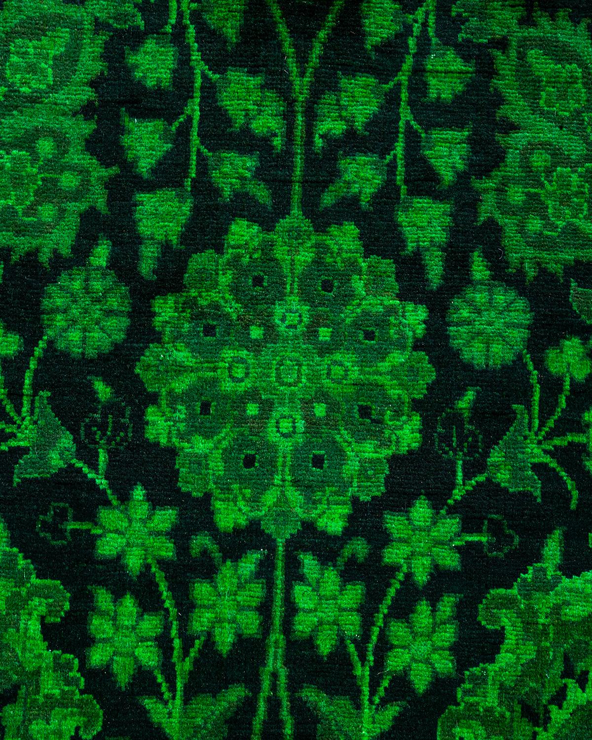 Pakistanais Chemin de table contemporain en laine surteinte nouée à la main, de couleur verte en vente