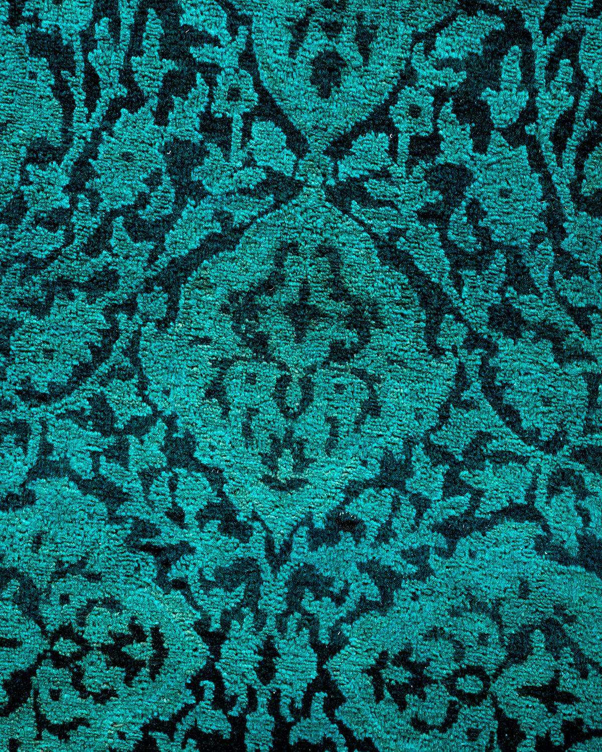 Pakistanais Chemin de table contemporain en laine surteinte nouée à la main, de couleur verte en vente