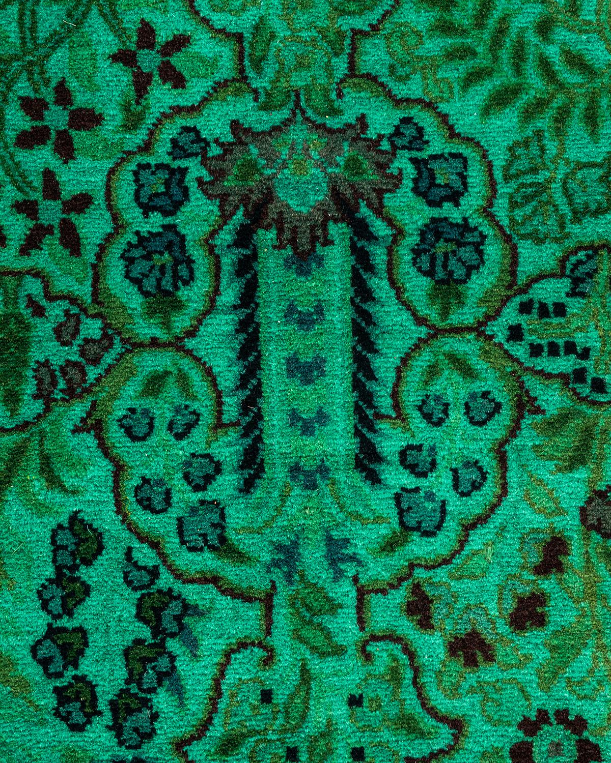 Pakistanais Chemin de table contemporain en laine surteinte nouée à la main, de couleur verte en vente