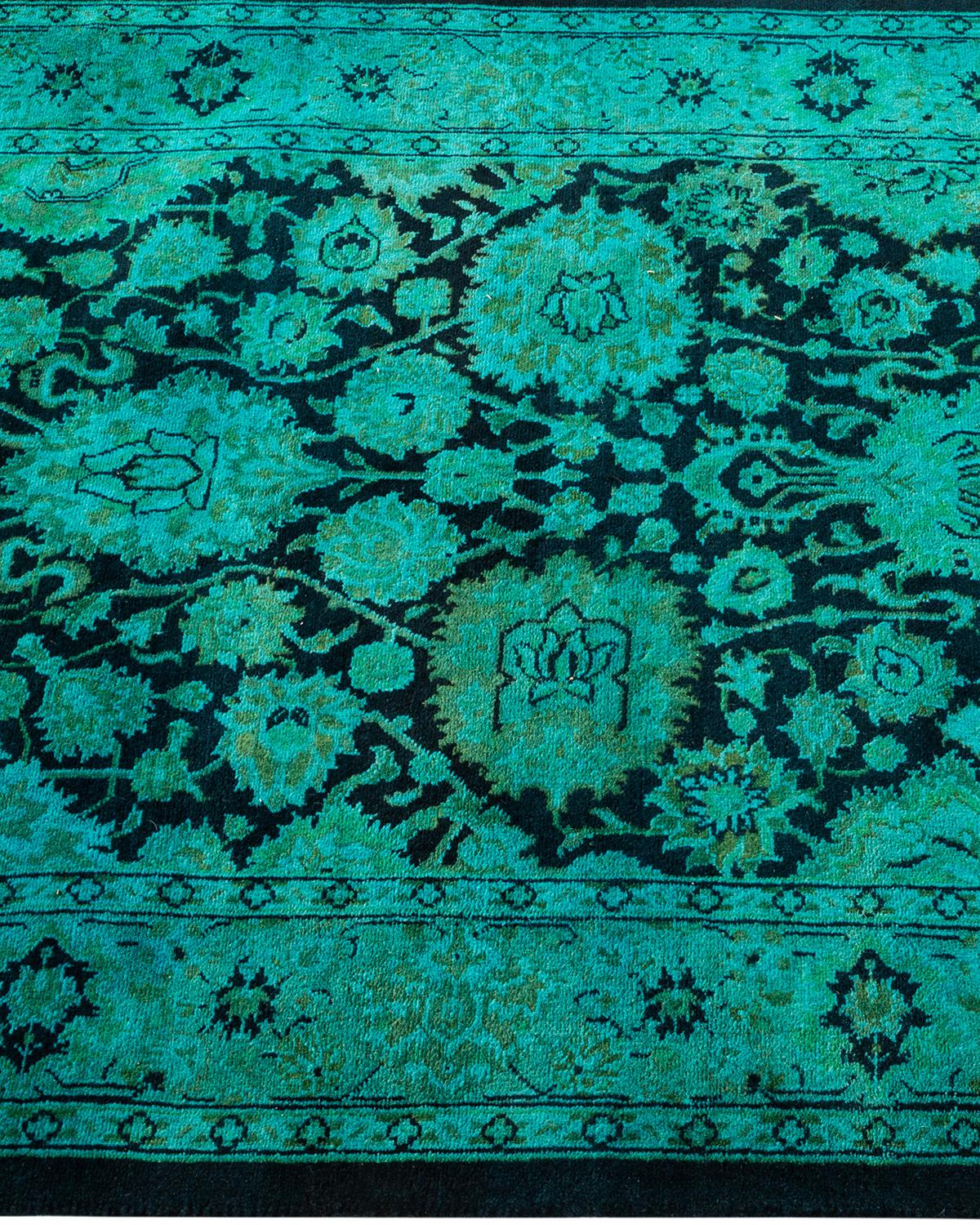Chemin de table contemporain en laine surteinte nouée à la main, de couleur verte Neuf - En vente à Norwalk, CT