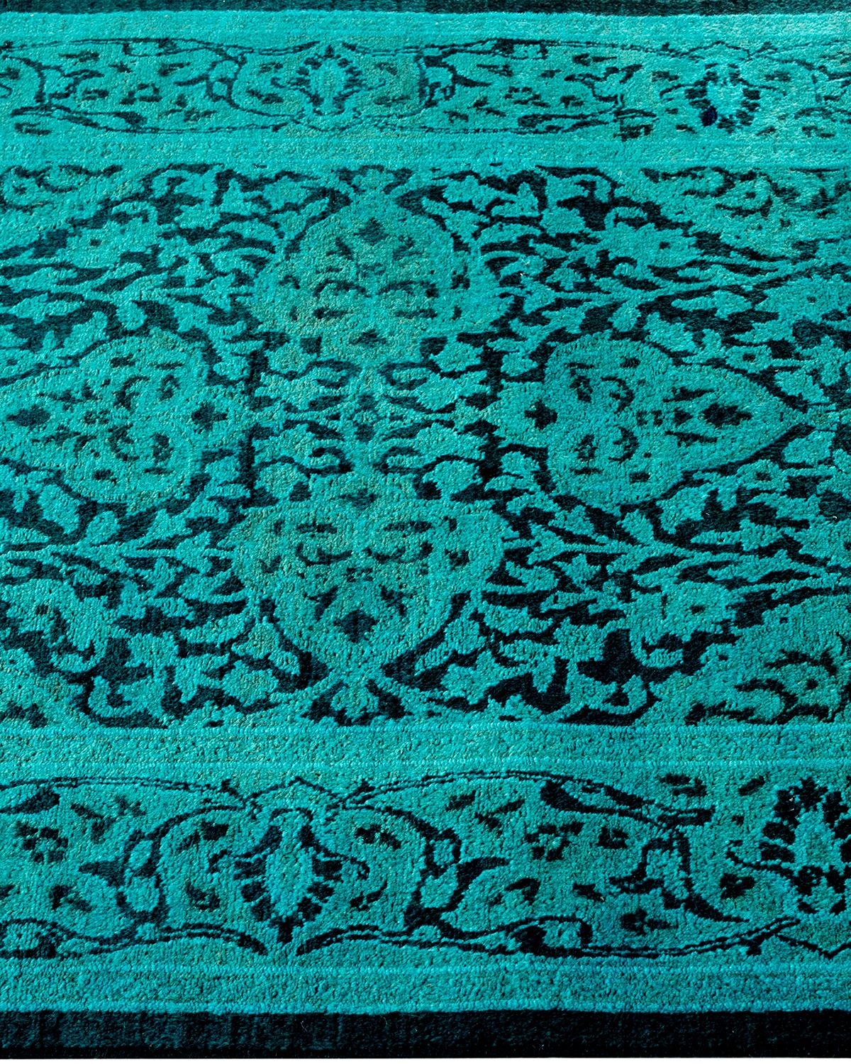 Chemin de table contemporain en laine surteinte nouée à la main, de couleur verte Neuf - En vente à Norwalk, CT