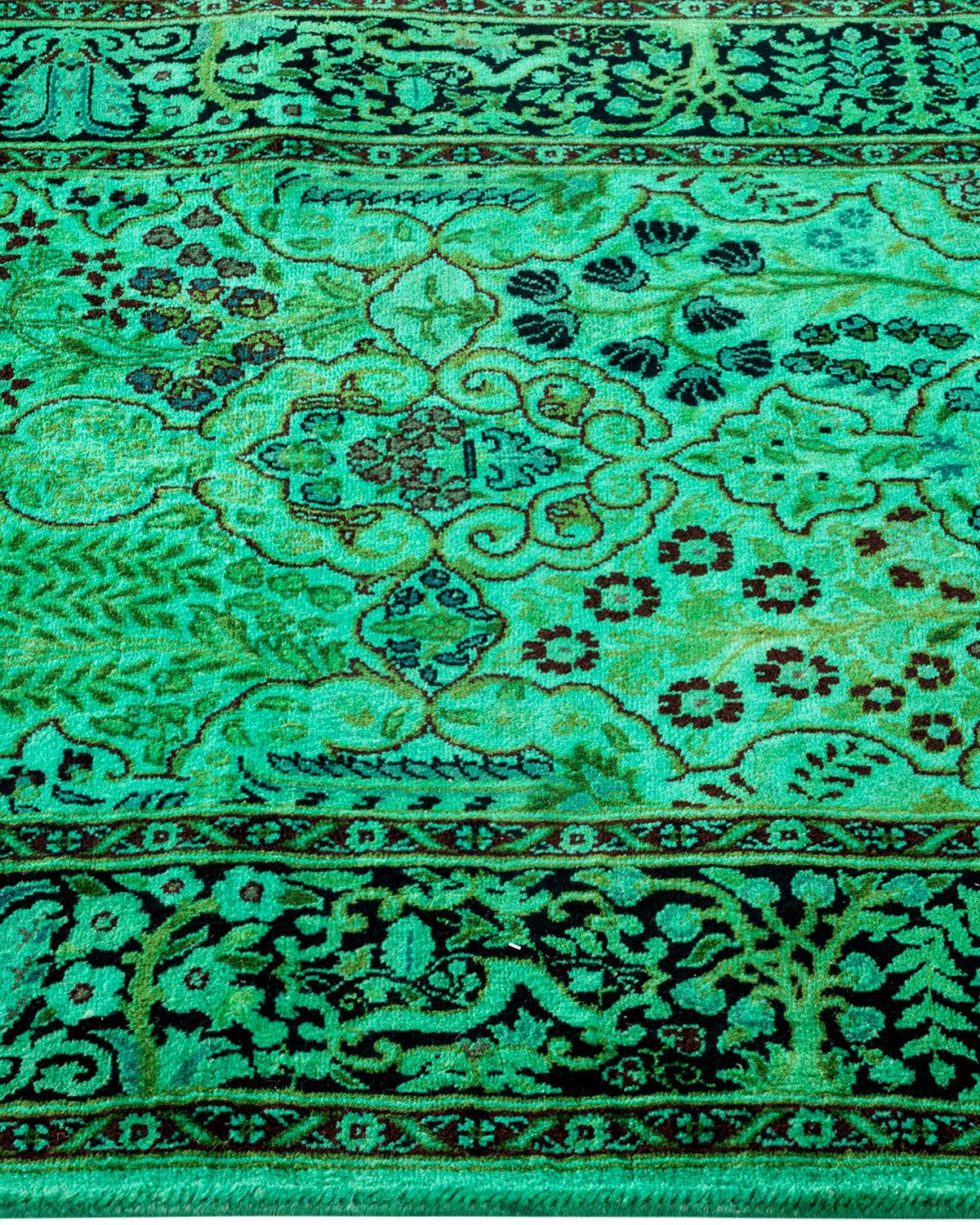 Chemin de table contemporain en laine surteinte nouée à la main, de couleur verte Neuf - En vente à Norwalk, CT
