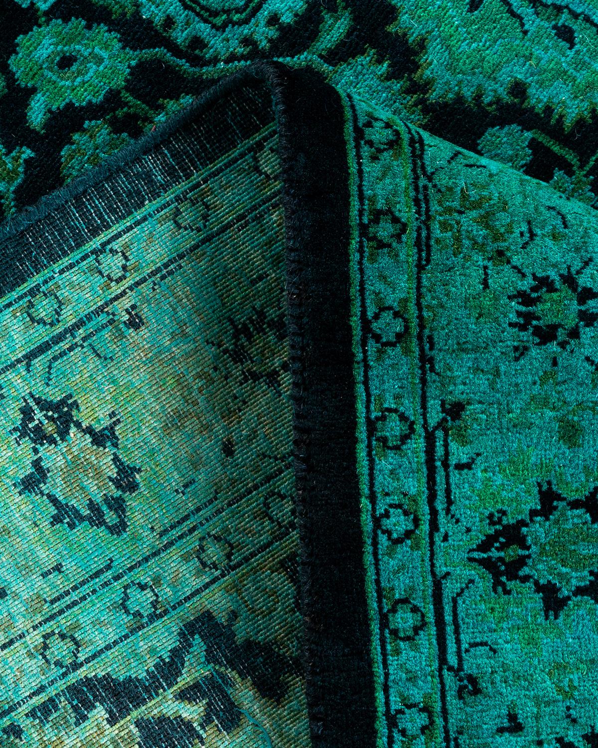 Laine Chemin de table contemporain en laine surteinte nouée à la main, de couleur verte en vente