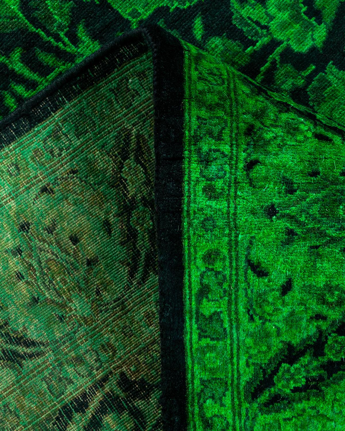 Laine Chemin de table contemporain en laine surteinte nouée à la main, de couleur verte en vente