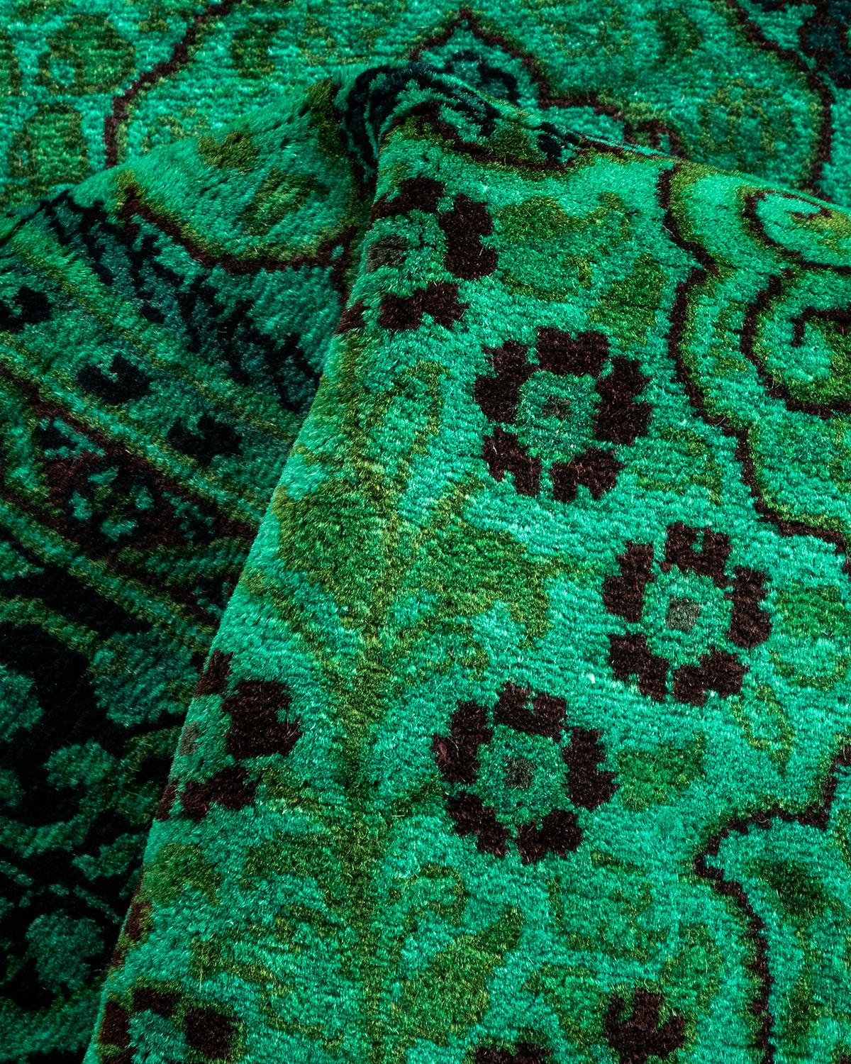 Chemin de table contemporain en laine surteinte nouée à la main, de couleur verte en vente 1