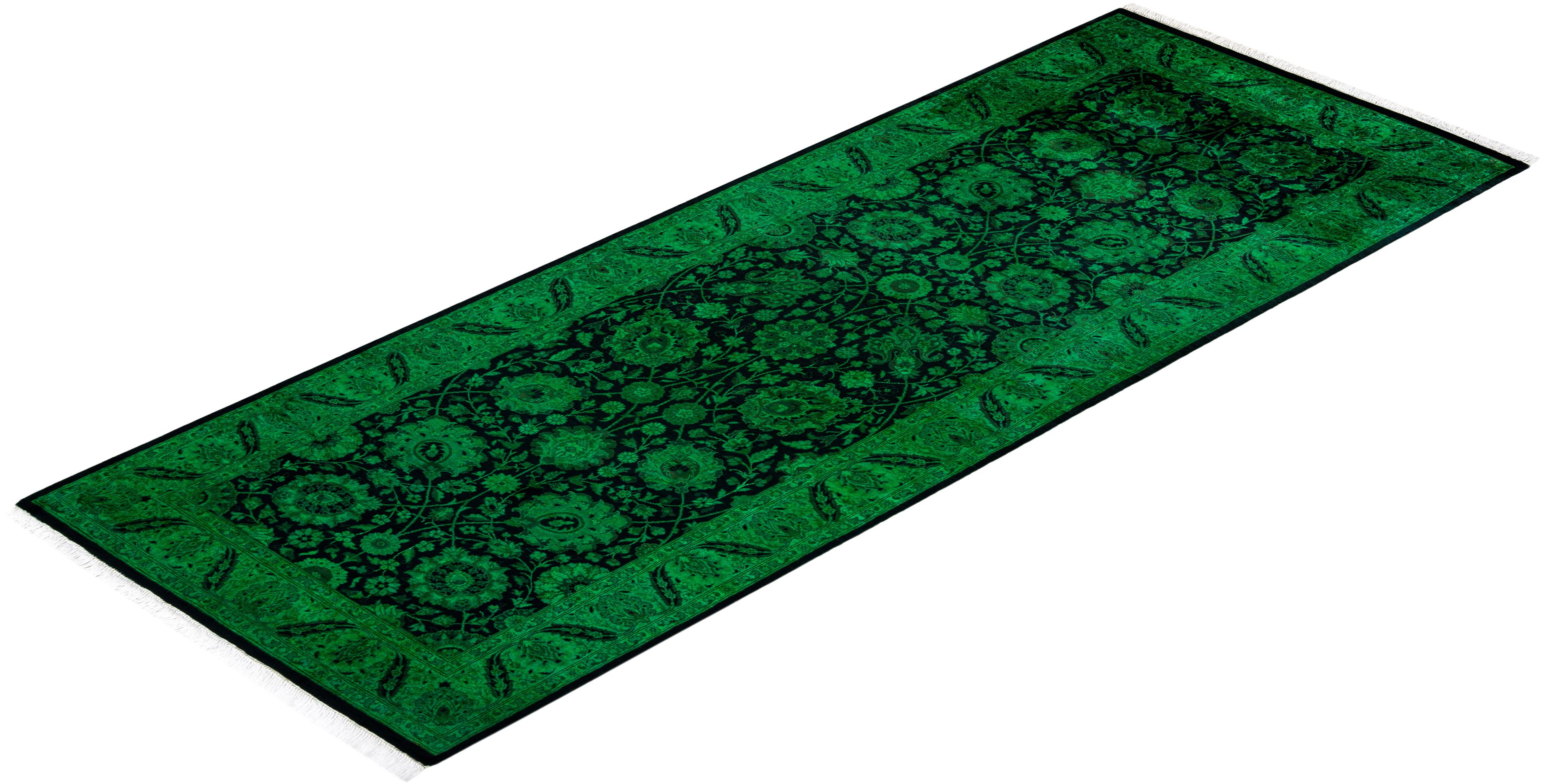 Chemin de table contemporain en laine surteinte nouée à la main, de couleur verte en vente 2