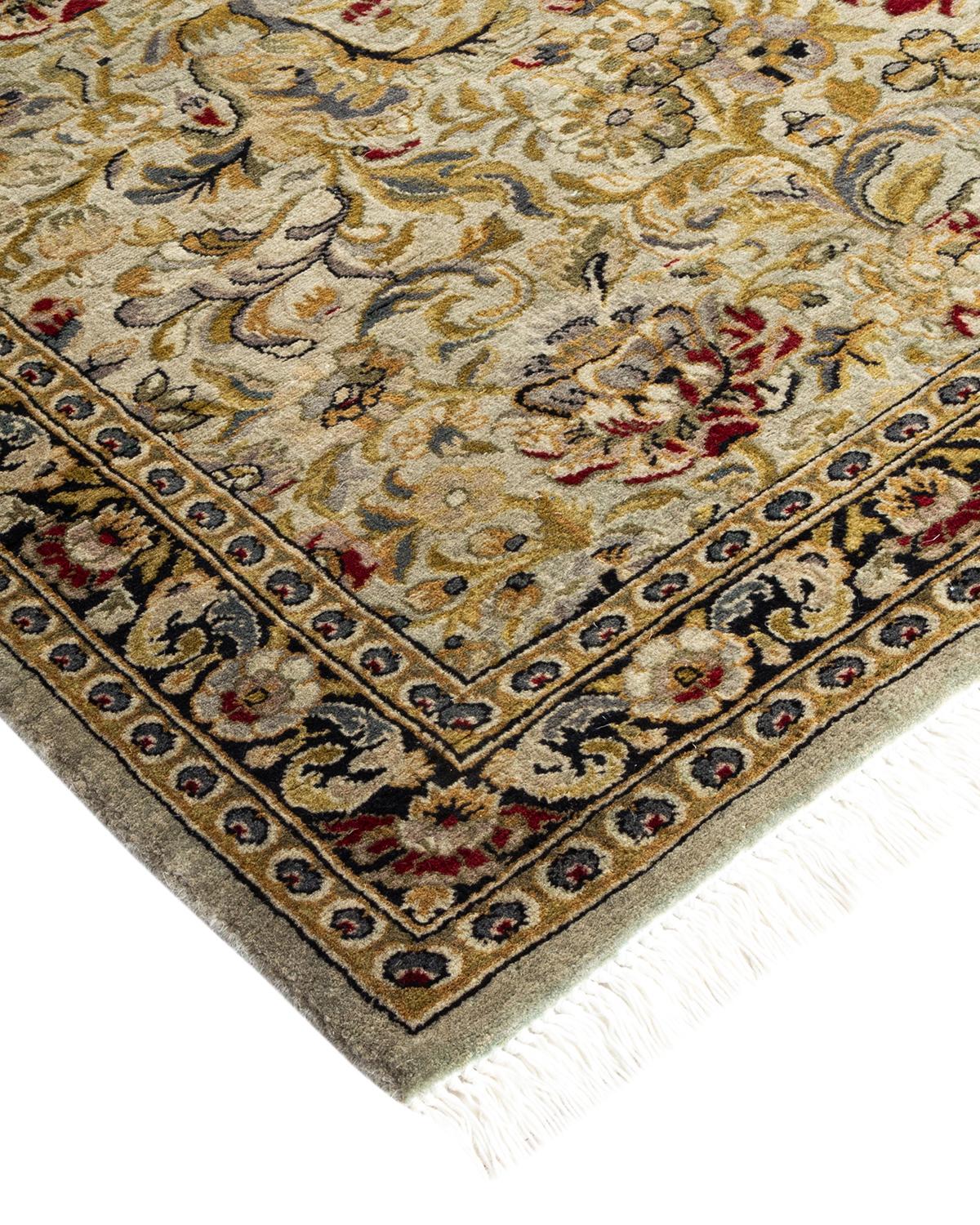 Les tapis Vibrance incarnent le classique avec une touche d'originalité : des motifs traditionnels surteints dans des couleurs éclatantes. Chaque tapis noué à la main est lavé dans une teinture botanique 100 % naturelle qui révèle les nuances