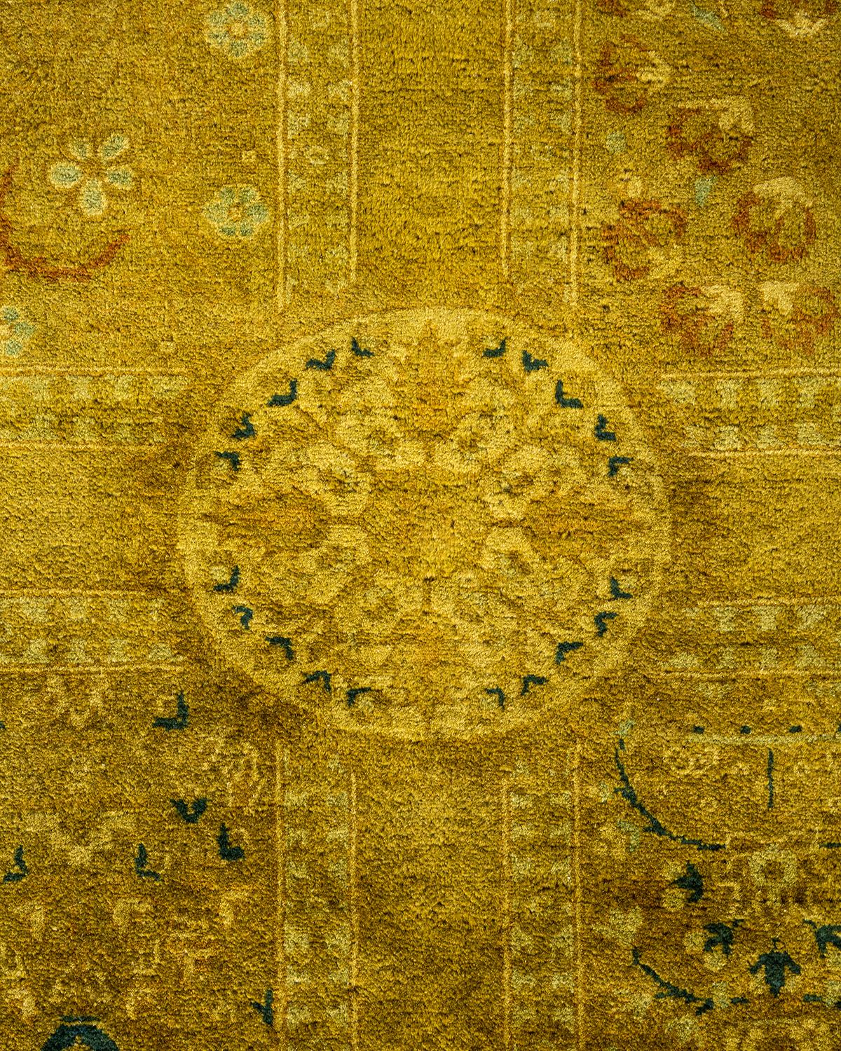 Contemporary Overdyed Hand Knotted Wool Multi Area Rug (Pakistanisch) im Angebot