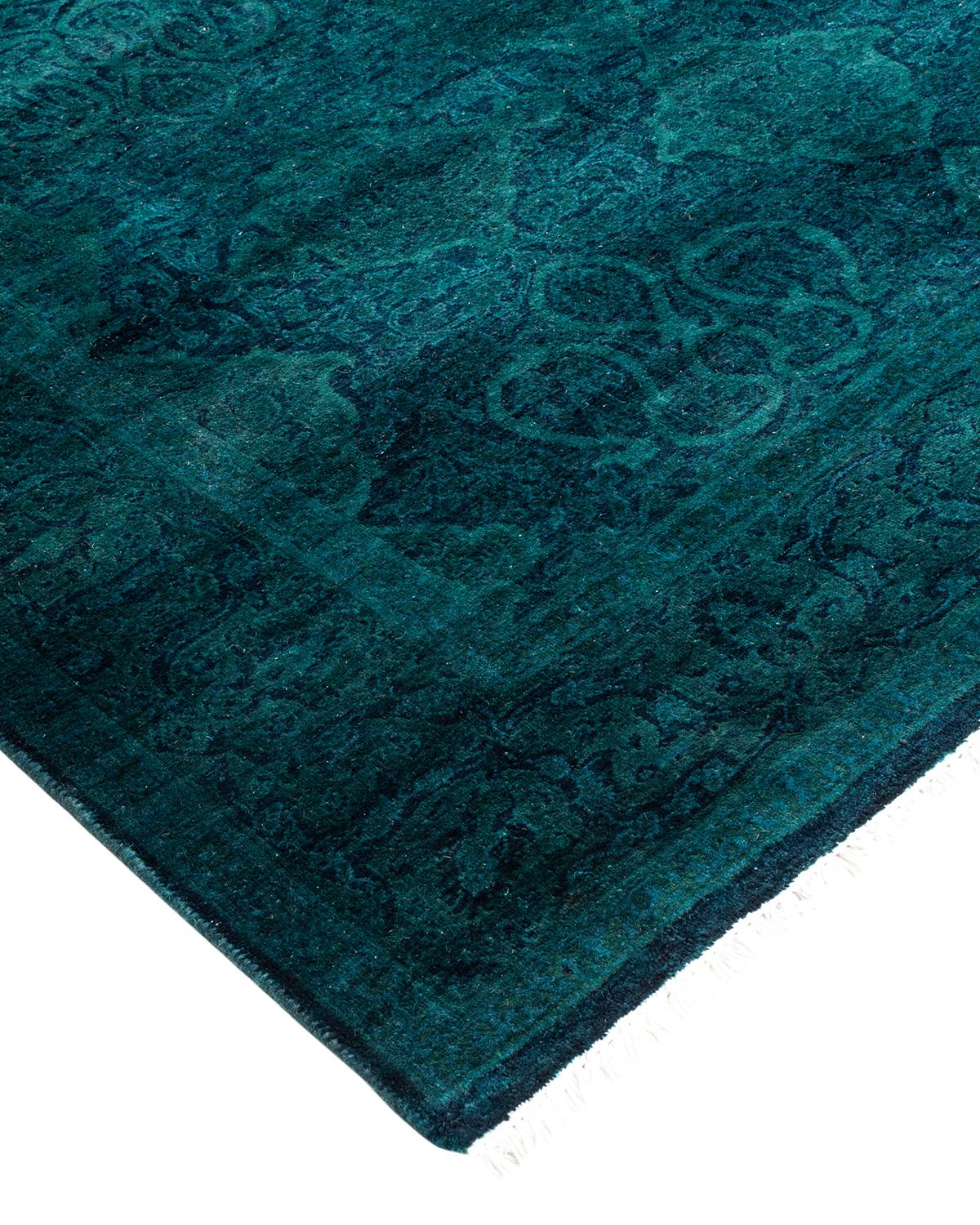 I tappeti Vibrance rappresentano il classico con un tocco di classe: motivi tradizionali sovratinti con colori brillanti. Ogni tappeto annodato a mano viene lavato con una tintura botanica naturale al 100% che rivela le sfumature nascoste nei