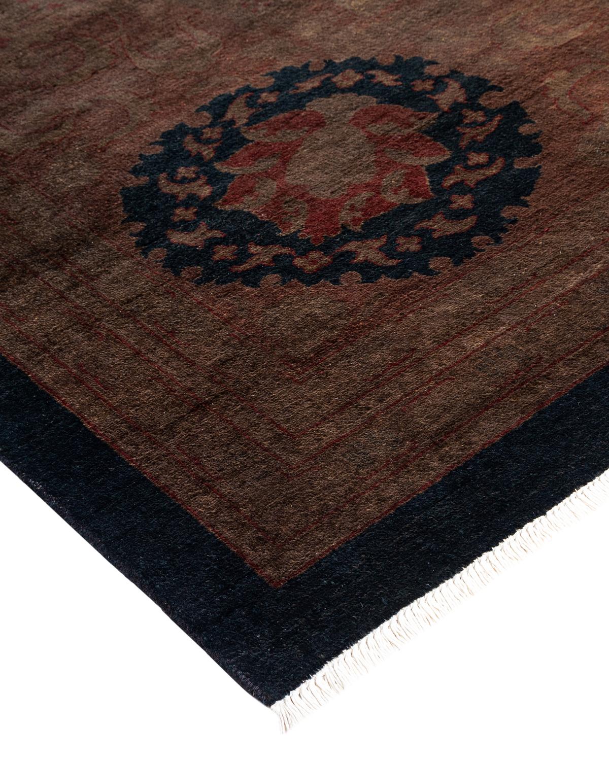 I tappeti Vibrance rappresentano il classico con un tocco di classe: motivi tradizionali sovratinti con colori brillanti. Ogni tappeto annodato a mano viene lavato con una tintura botanica 100% naturale che rivela le sfumature nascoste degli am