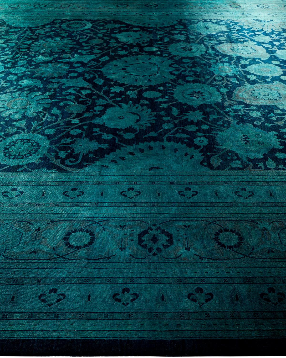 Tapis de sol Contemporary en laine surteinte nouée à la main, marine Neuf - En vente à Norwalk, CT