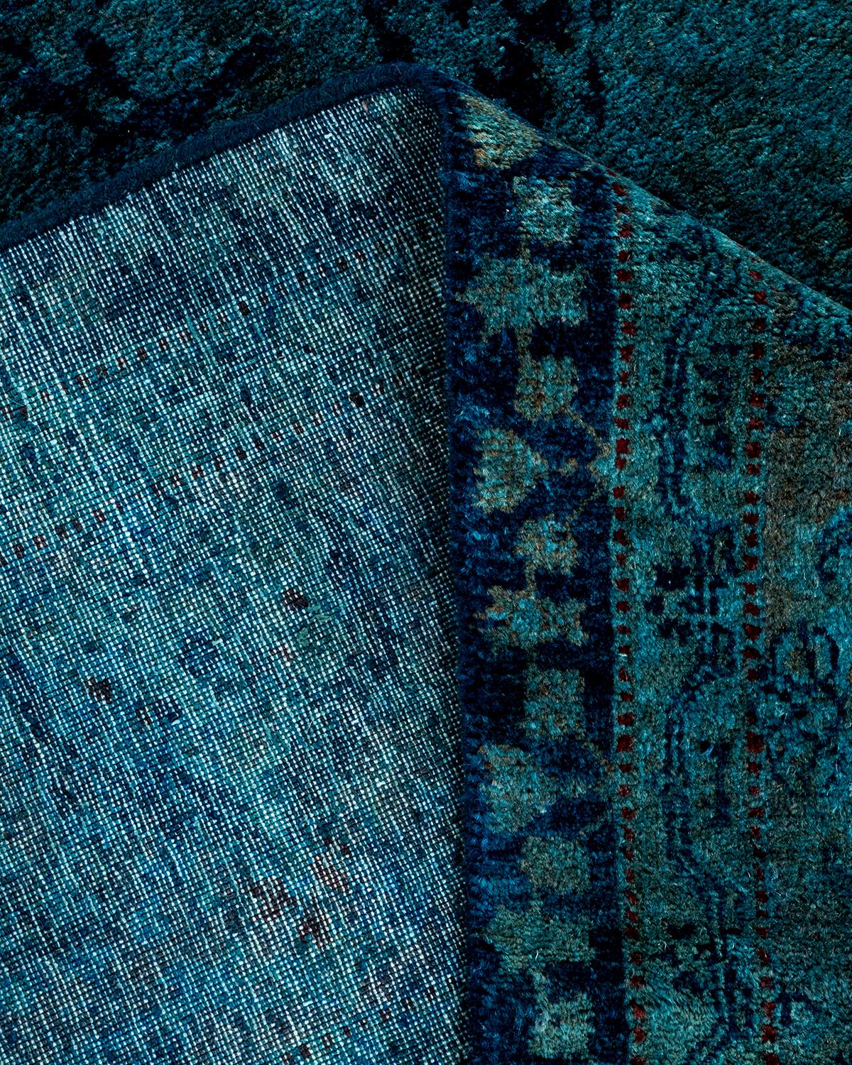 Laine Tapis de sol Contemporary en laine surteinte nouée à la main, marine en vente