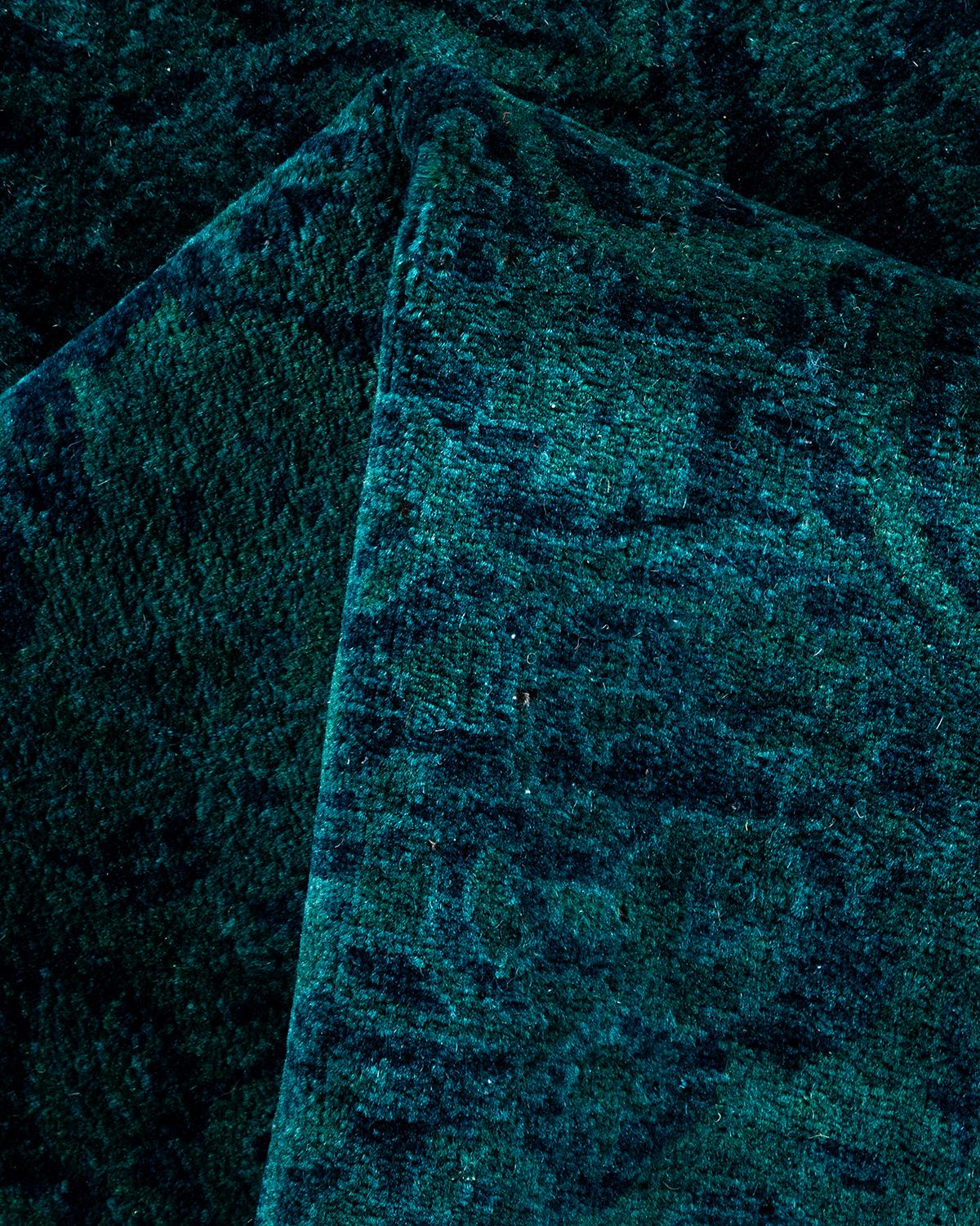 Tappeto da giardino Contemporary Overdyed in lana annodata a mano, colore navy in vendita 1
