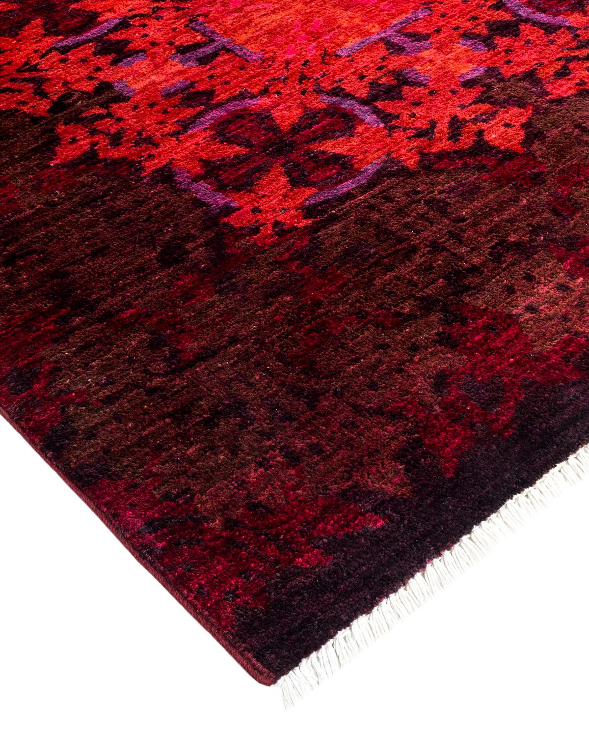 I tappeti Vibrance rappresentano il classico con un tocco di classe: motivi tradizionali sovratinti con colori brillanti. Ogni tappeto annodato a mano viene lavato con una tintura botanica naturale al 100% che rivela le sfumature nascoste nei
