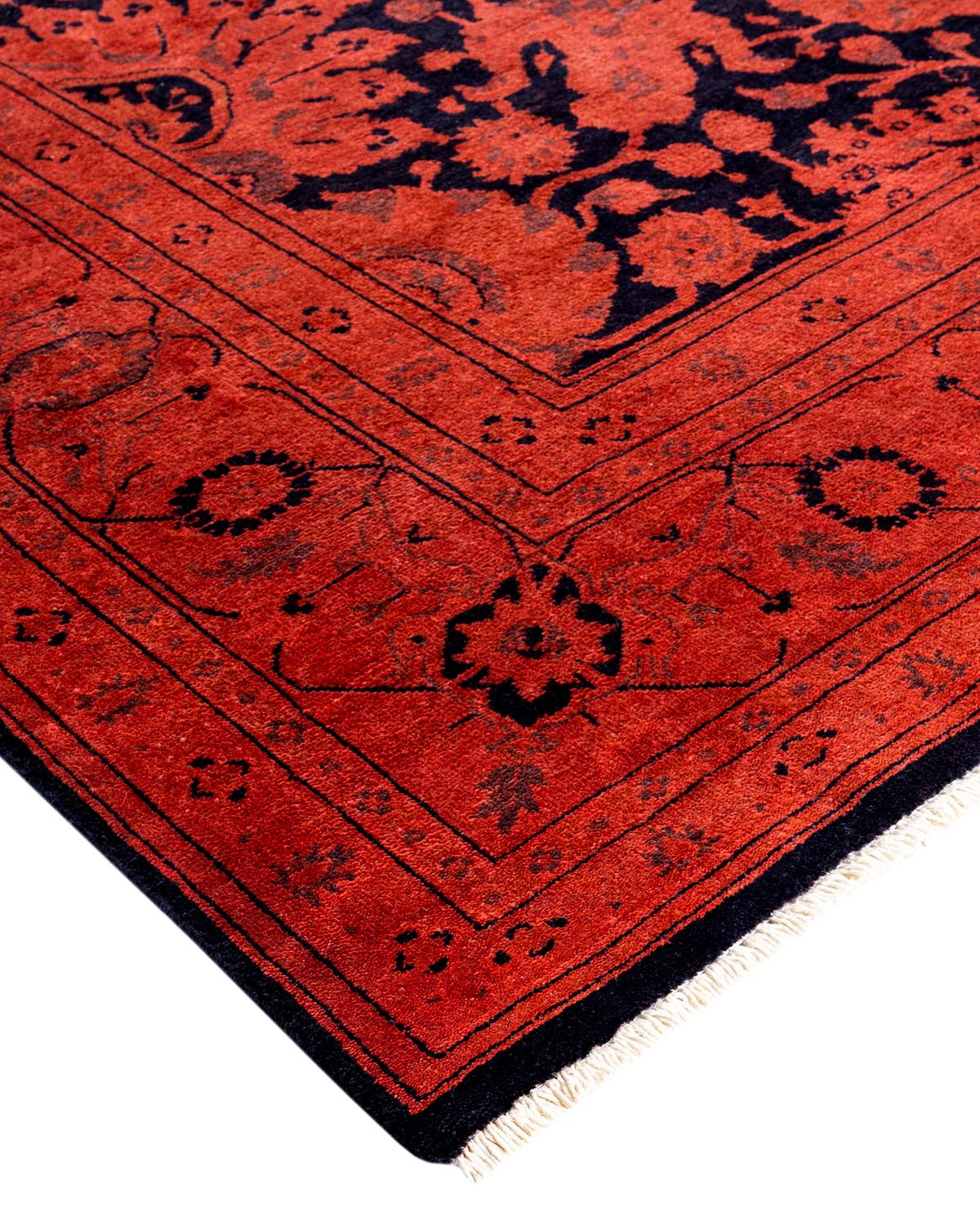 I tappeti Vibrance rappresentano il classico con un tocco di classe: motivi tradizionali sovratinti con colori brillanti. Ogni tappeto annodato a mano viene lavato con una tintura botanica 100% naturale che rivela le sfumature nascoste degli am