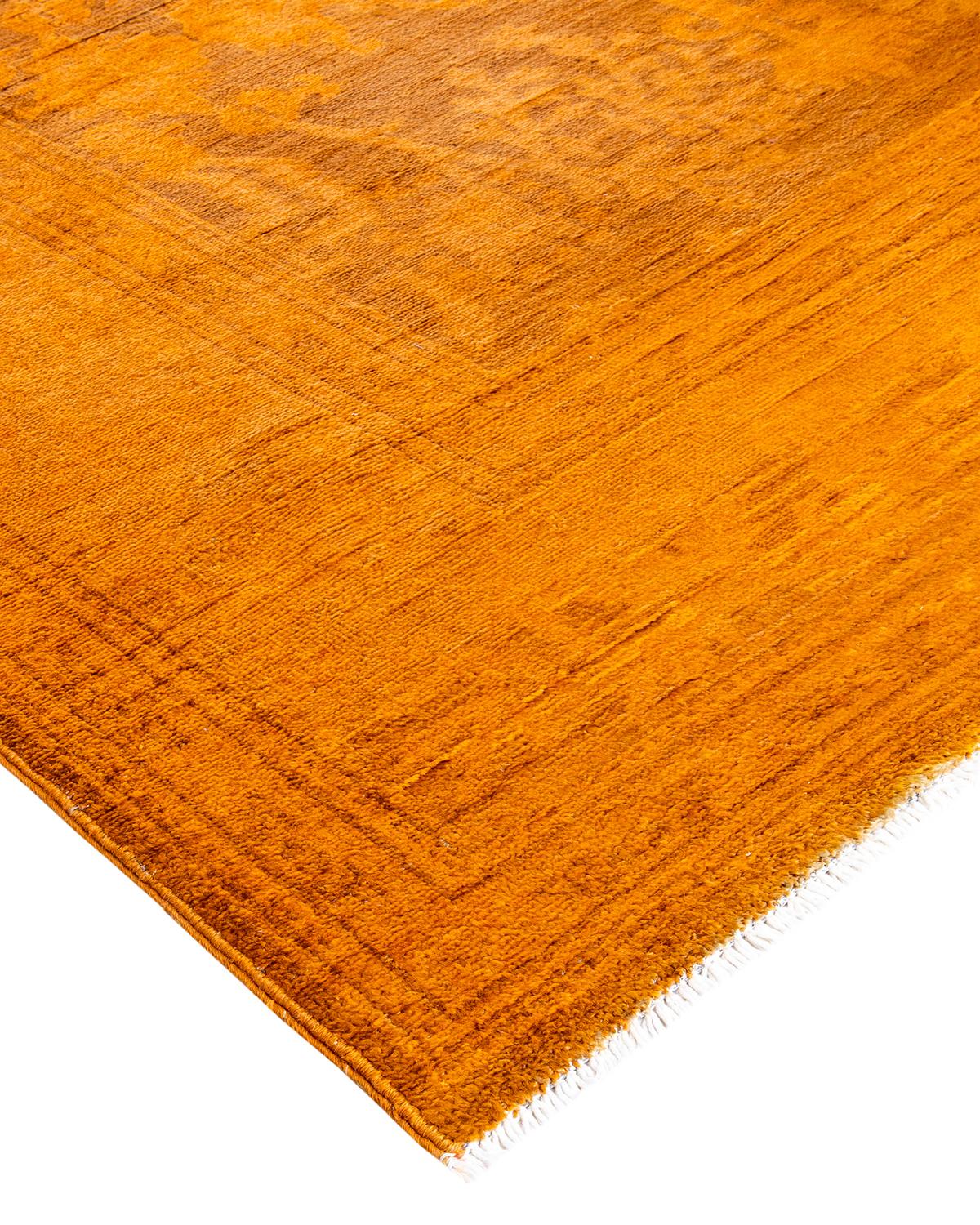Les tapis Vibrance incarnent le classique avec une touche d'originalité : des motifs traditionnels surteints dans des couleurs éclatantes. Chaque tapis noué à la main est lavé dans une teinture botanique 100 % naturelle qui révèle les nuances