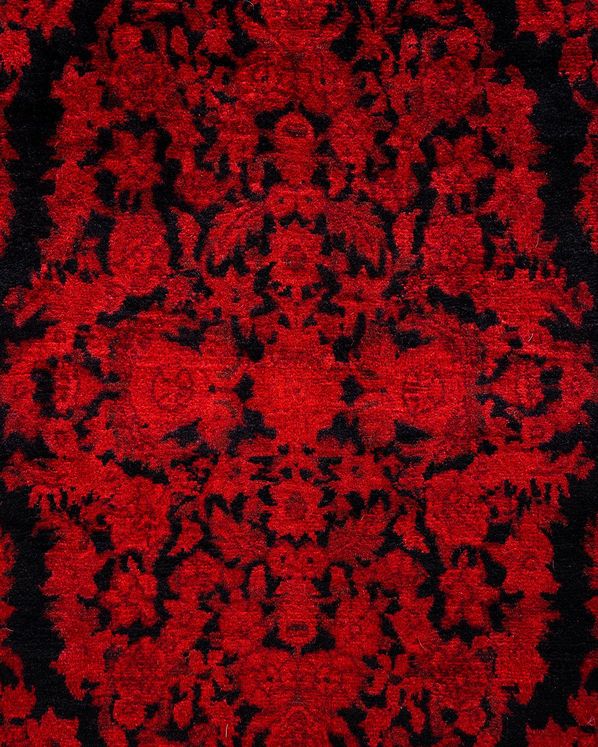 Las alfombras Vibrance son la personificación de lo clásico con un toque especial: motivos tradicionales teñidos de colores brillantes. Cada alfombra anudada a mano se lava con un tinte botánico 100% natural que revela matices ocultos en los
