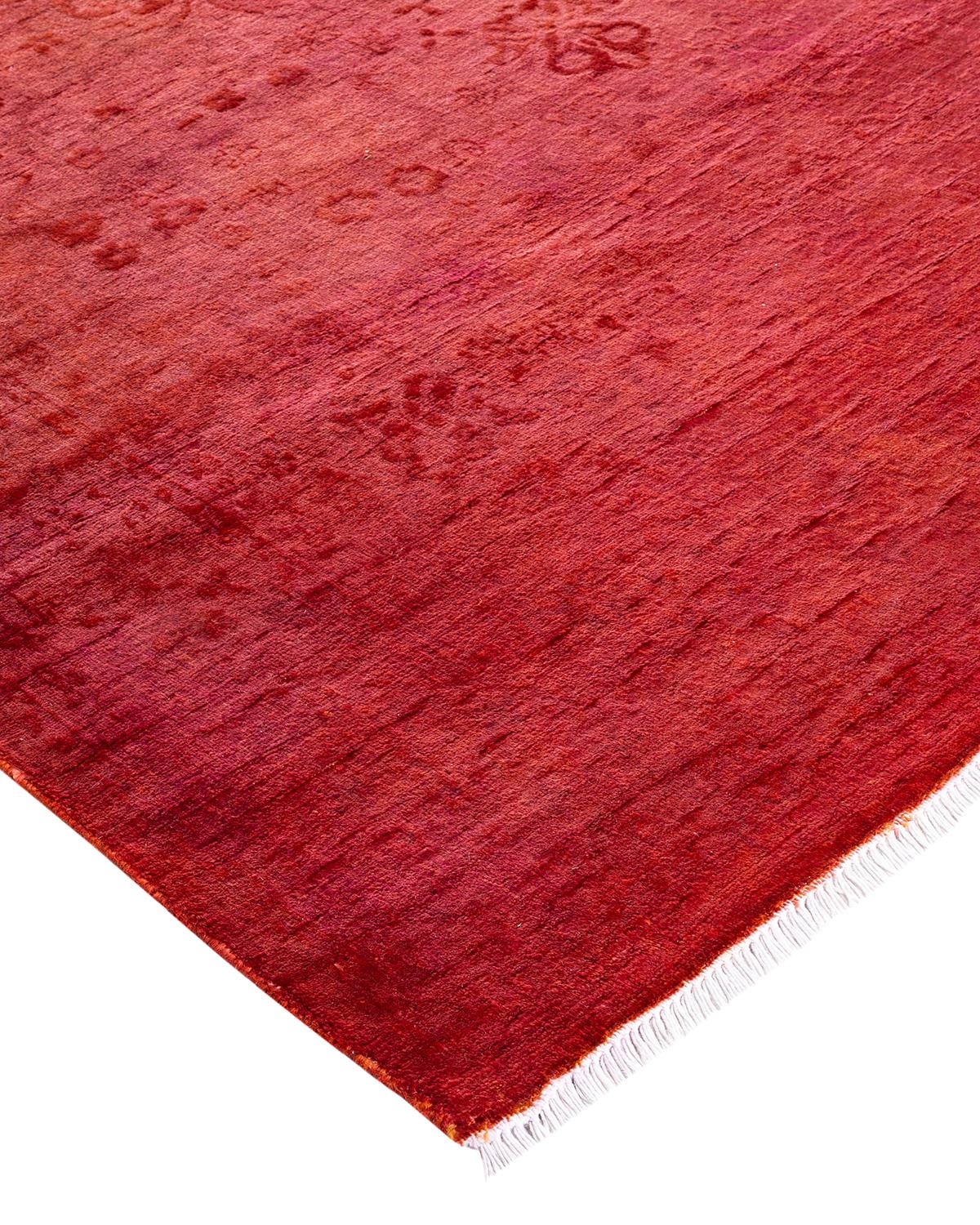 Les tapis Vibrance incarnent le classique avec une touche d'originalité : des motifs traditionnels surteints dans des couleurs éclatantes. Chaque tapis noué à la main est lavé dans une teinture botanique 100 % naturelle qui révèle les nuances