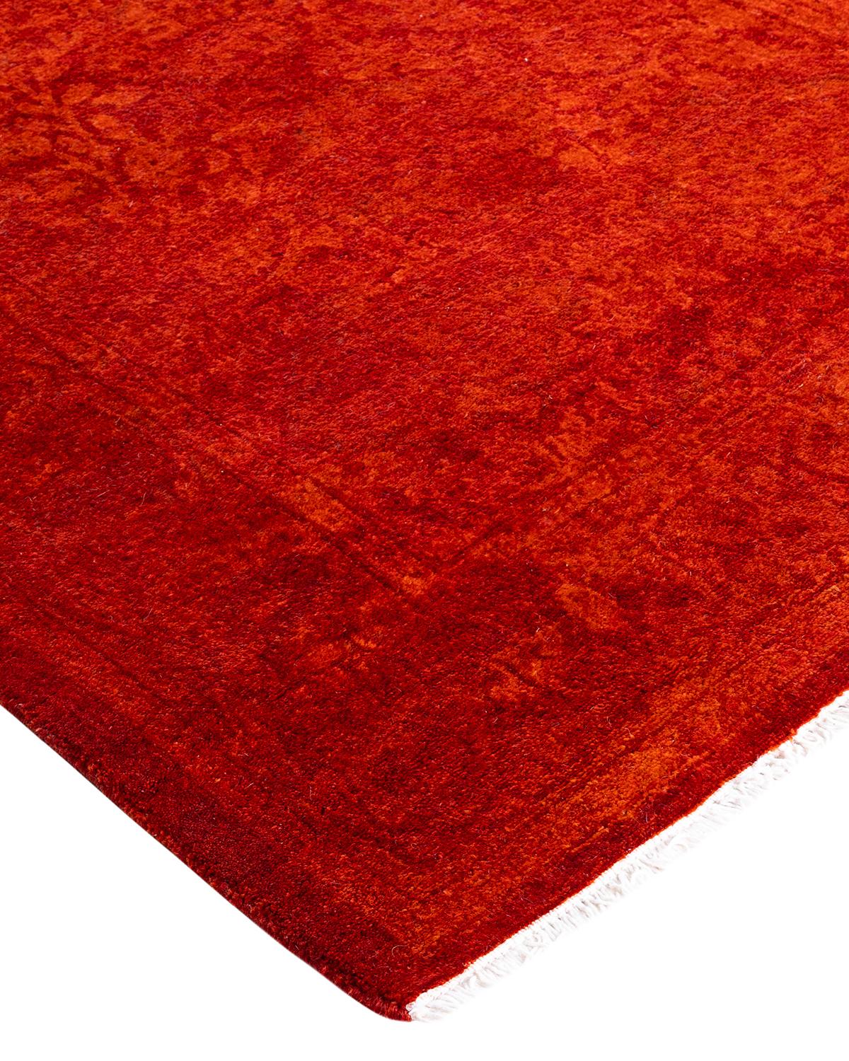 Les tapis Vibrance incarnent le classique avec une touche d'originalité : des motifs traditionnels surteints dans des couleurs éclatantes. Chaque tapis noué à la main est lavé dans une teinture botanique 100 % naturelle qui révèle les nuances