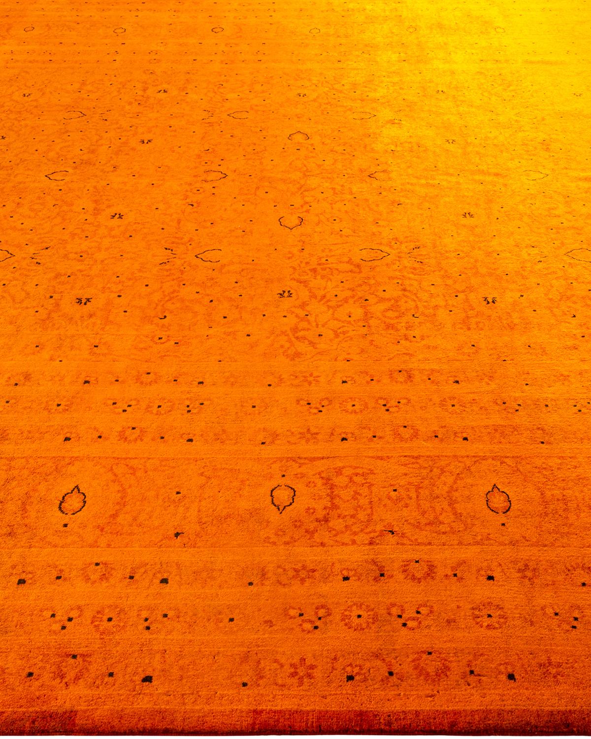 Tappeto contemporaneo in lana sovratinta annodata a mano di colore arancione In condizioni Nuovo in vendita a Norwalk, CT