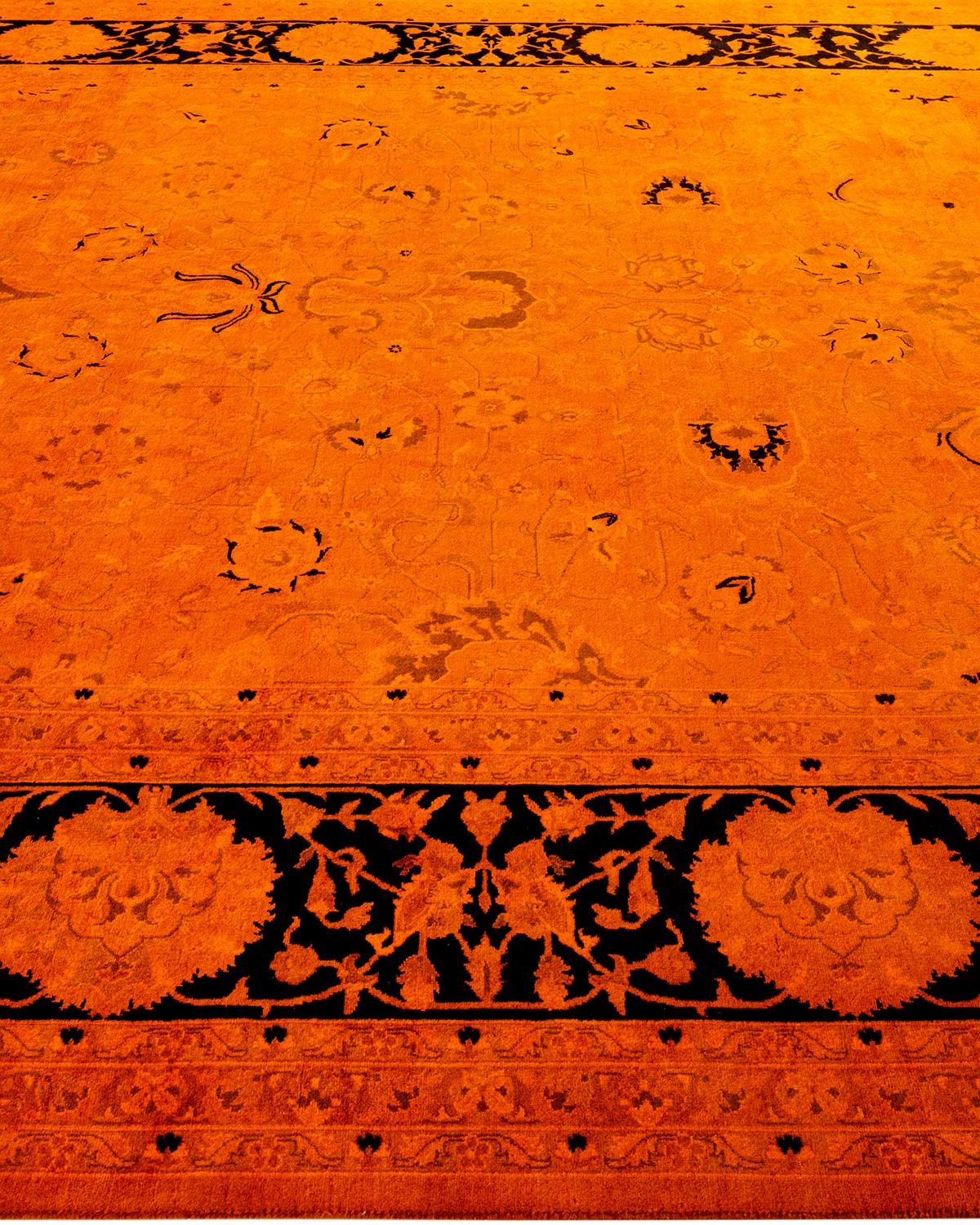 Tappeto contemporaneo in lana sovratinta annodata a mano di colore arancione In condizioni Nuovo in vendita a Norwalk, CT