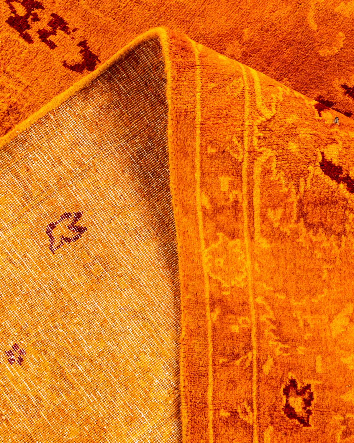 Lana Tappeto contemporaneo in lana sovratinta annodata a mano di colore arancione in vendita