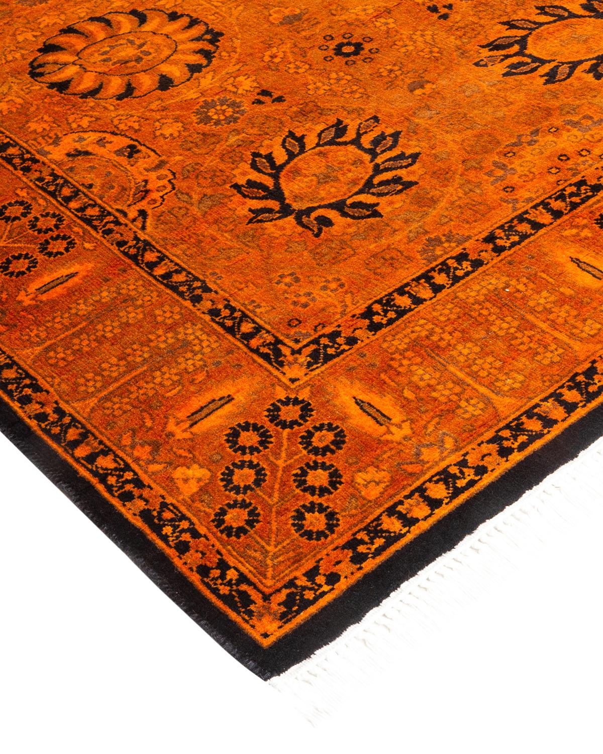 Les tapis Vibrance incarnent le classique avec une touche d'originalité : des motifs traditionnels surteints dans des couleurs éclatantes. Chaque tapis noué à la main est lavé dans une teinture botanique 100 % naturelle qui révèle les nuances