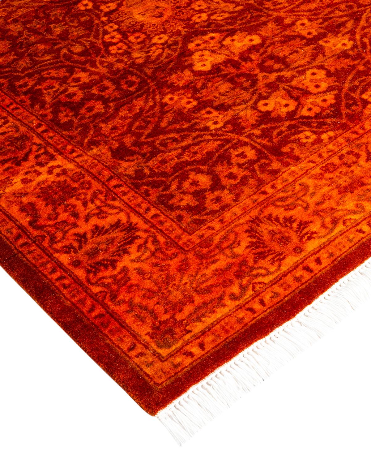 Les tapis Vibrance incarnent le classique avec une touche d'originalité : des motifs traditionnels surteints dans des couleurs éclatantes. Chaque tapis noué à la main est lavé dans une teinture botanique 100 % naturelle qui révèle les nuances