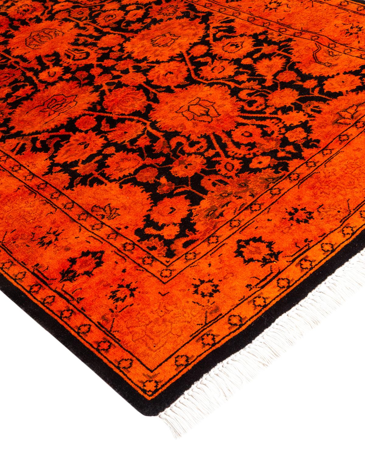 Les tapis Vibrance incarnent le classique avec une touche d'originalité : des motifs traditionnels surteints dans des couleurs éclatantes. Chaque tapis noué à la main est lavé dans une teinture botanique 100 % naturelle qui révèle les nuances