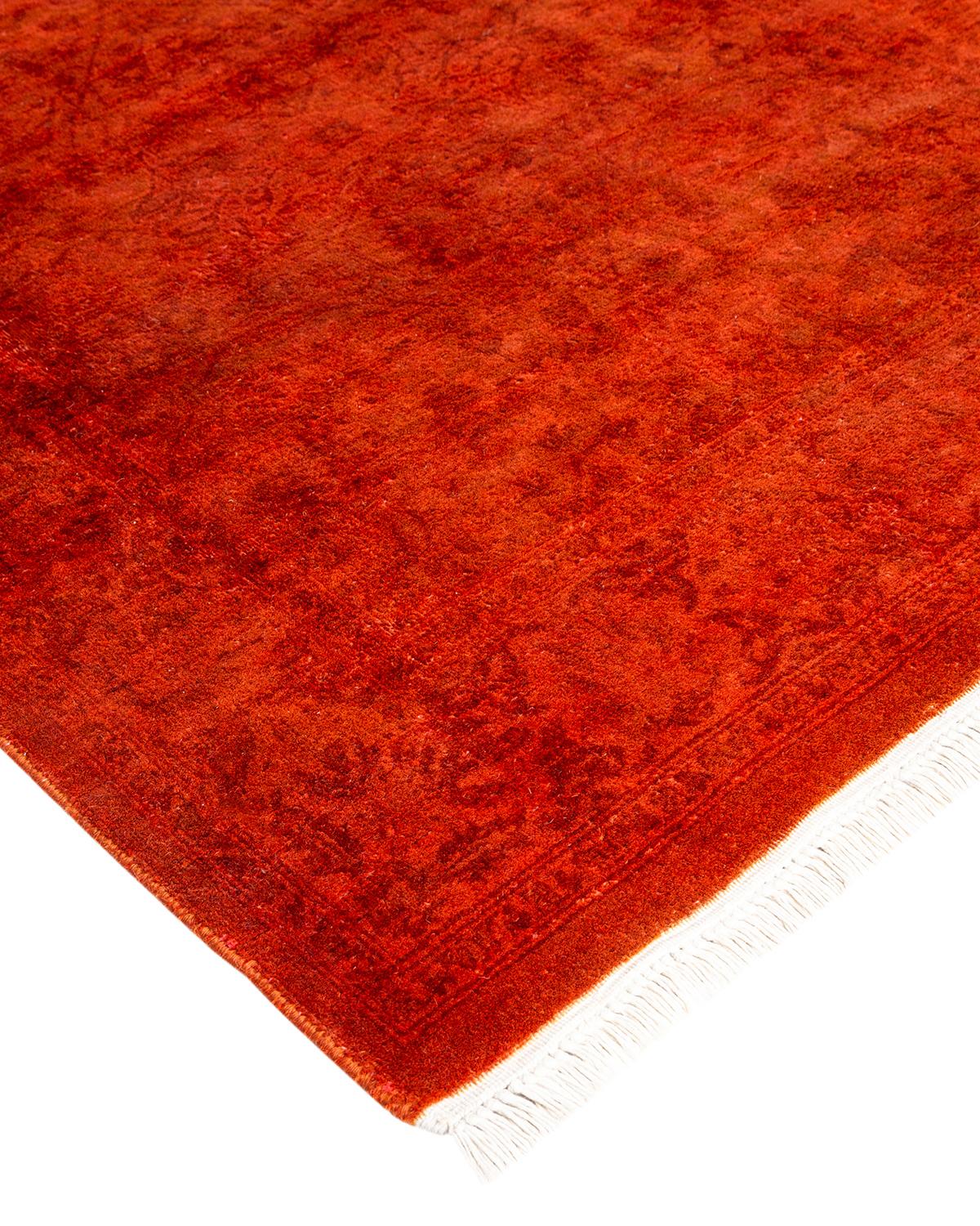 Les tapis Vibrance incarnent le classique avec une touche d'originalité : des motifs traditionnels surteints dans des couleurs éclatantes. Chaque tapis noué à la main est lavé dans une teinture botanique 100 % naturelle qui révèle les nuances