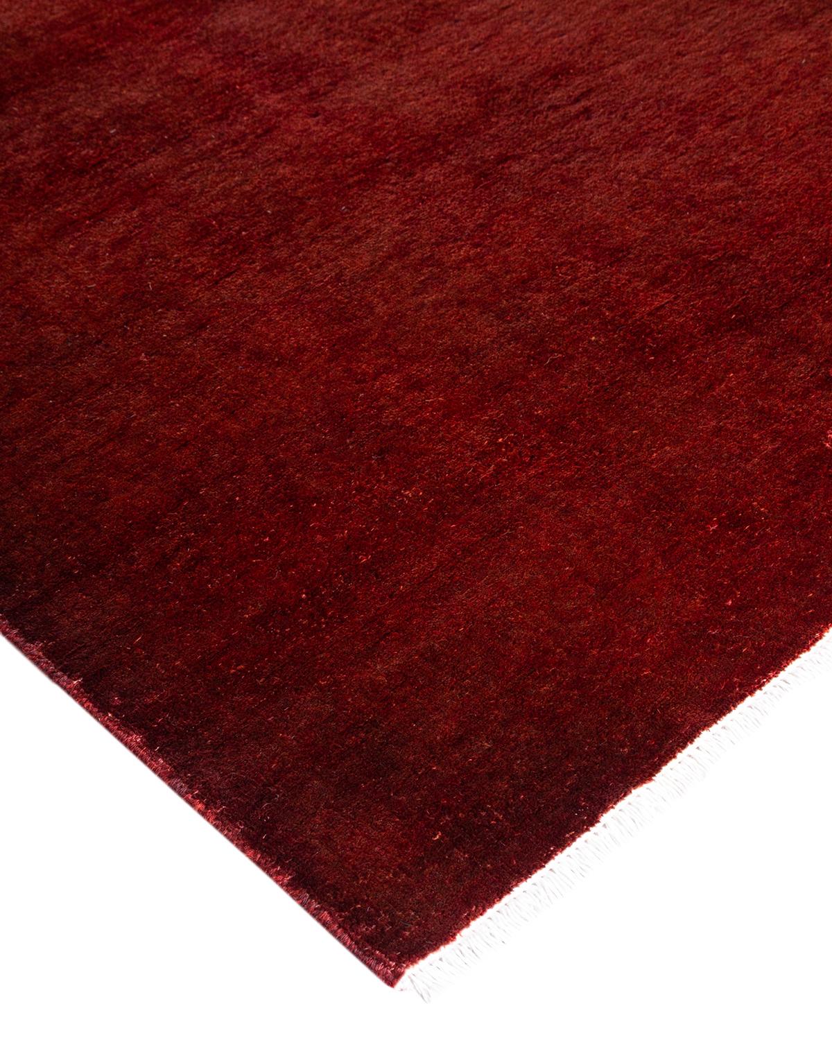 Las alfombras Vibrance son la personificación de lo clásico con un toque especial: motivos tradicionales teñidos de colores brillantes. Cada alfombra anudada a mano se lava con un tinte botánico 100% natural que revela matices ocultos en los