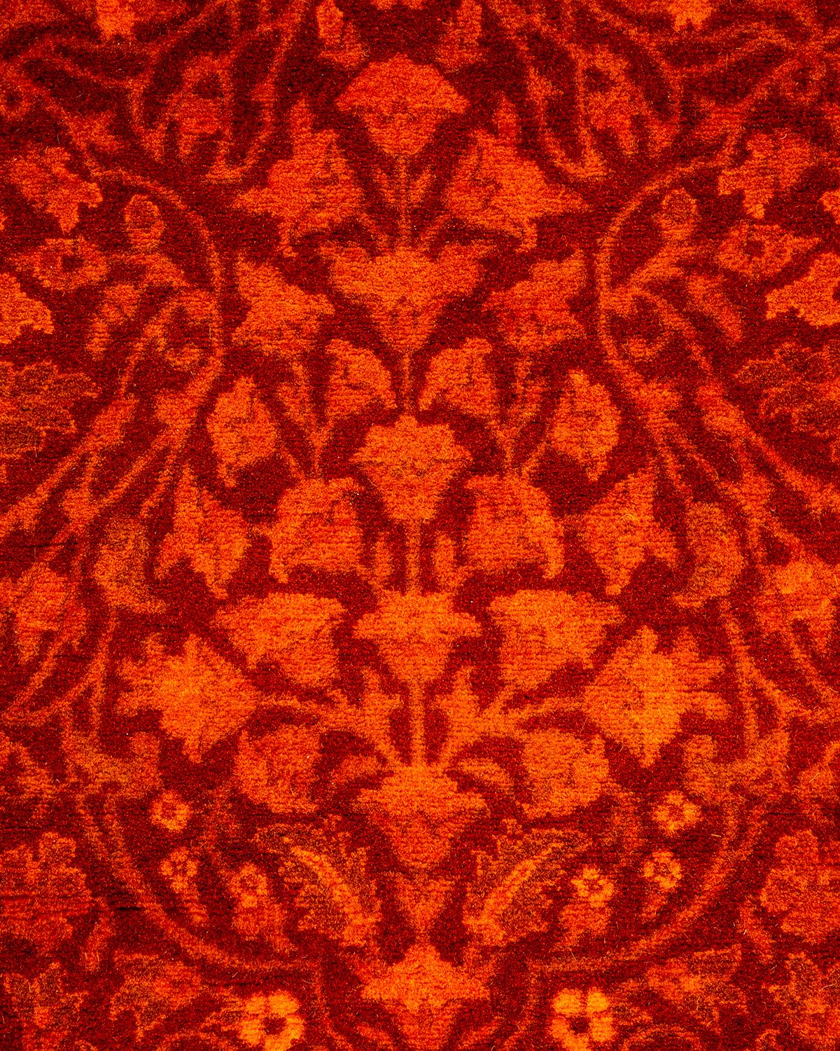 Pakistanais Chemin de table contemporain en laine surteinte nouée à la main orange en vente