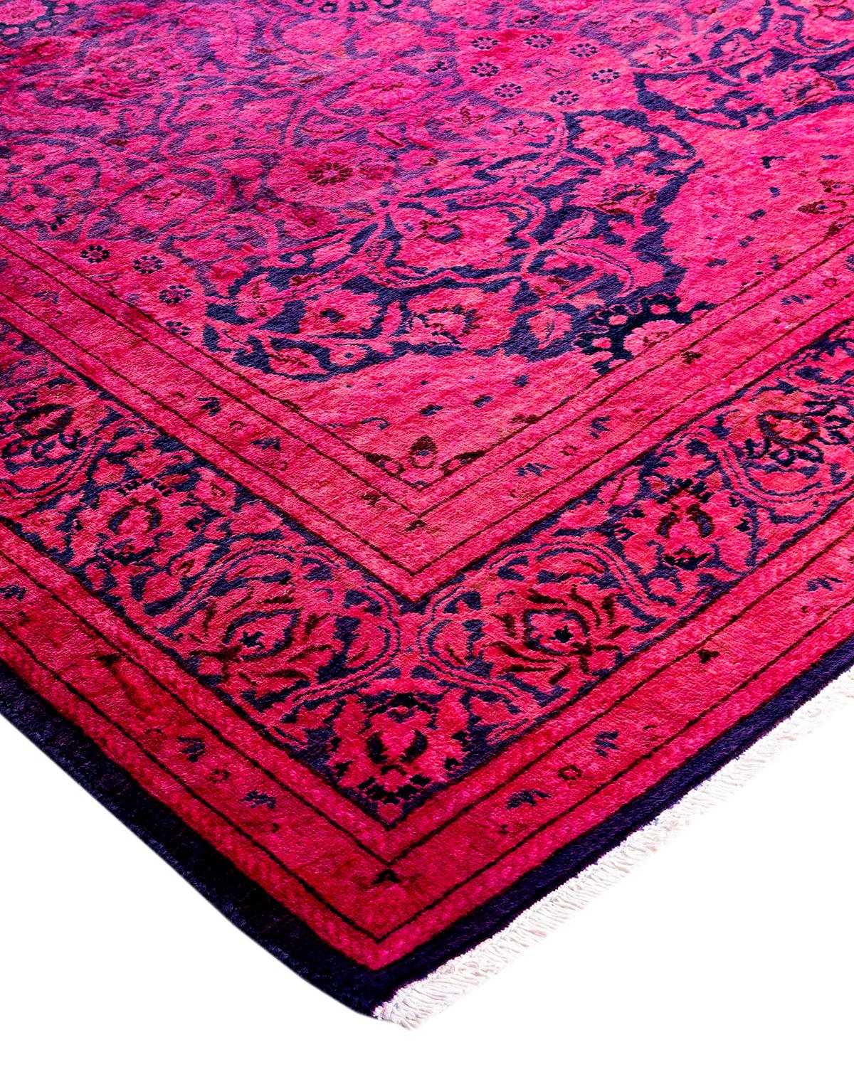 Les tapis Vibrance incarnent le classique avec une touche d'originalité : des motifs traditionnels surteints dans des couleurs éclatantes. Chaque tapis noué à la main est lavé dans une teinture botanique 100 % naturelle qui révèle les nuances
