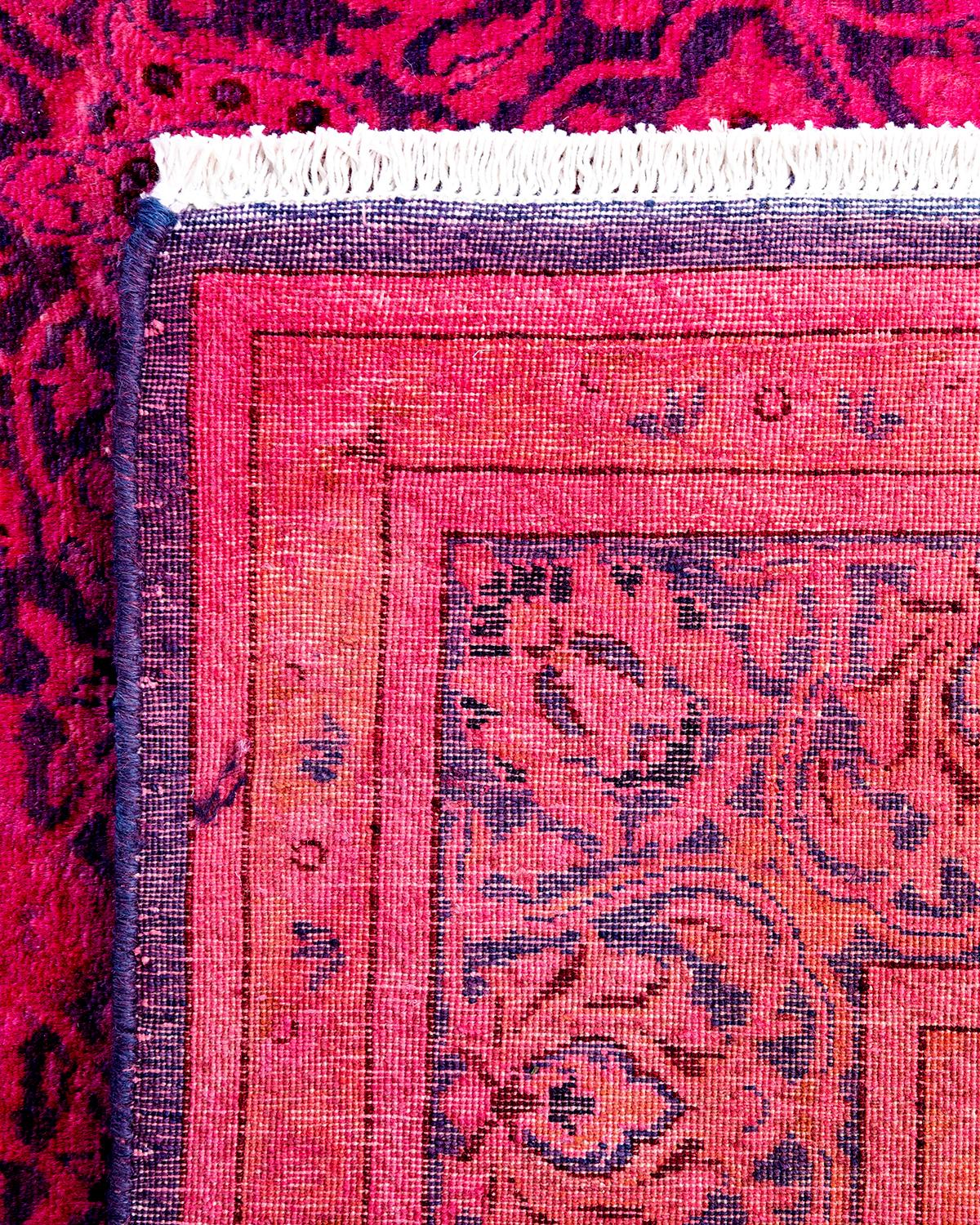 XXIe siècle et contemporain Contemporary Overdyed Hand Knotsted Wool Pink Area Rug 4' 2